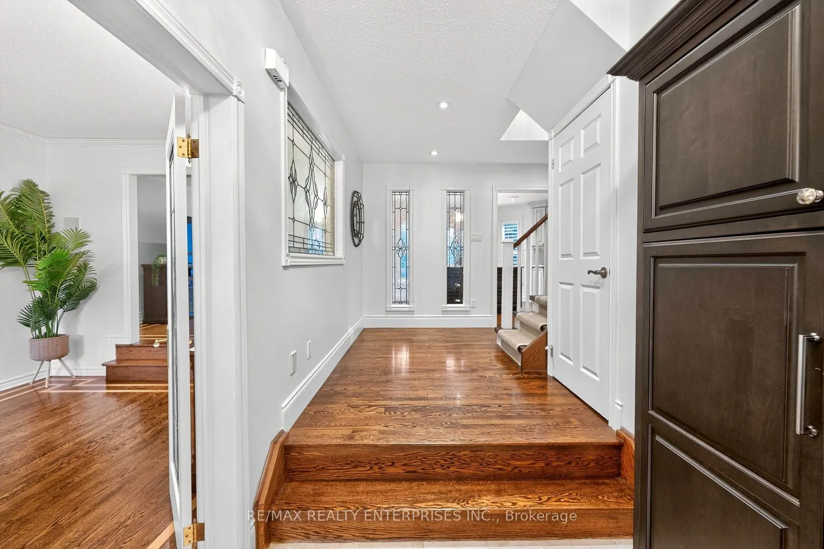 336 Oakridge Court