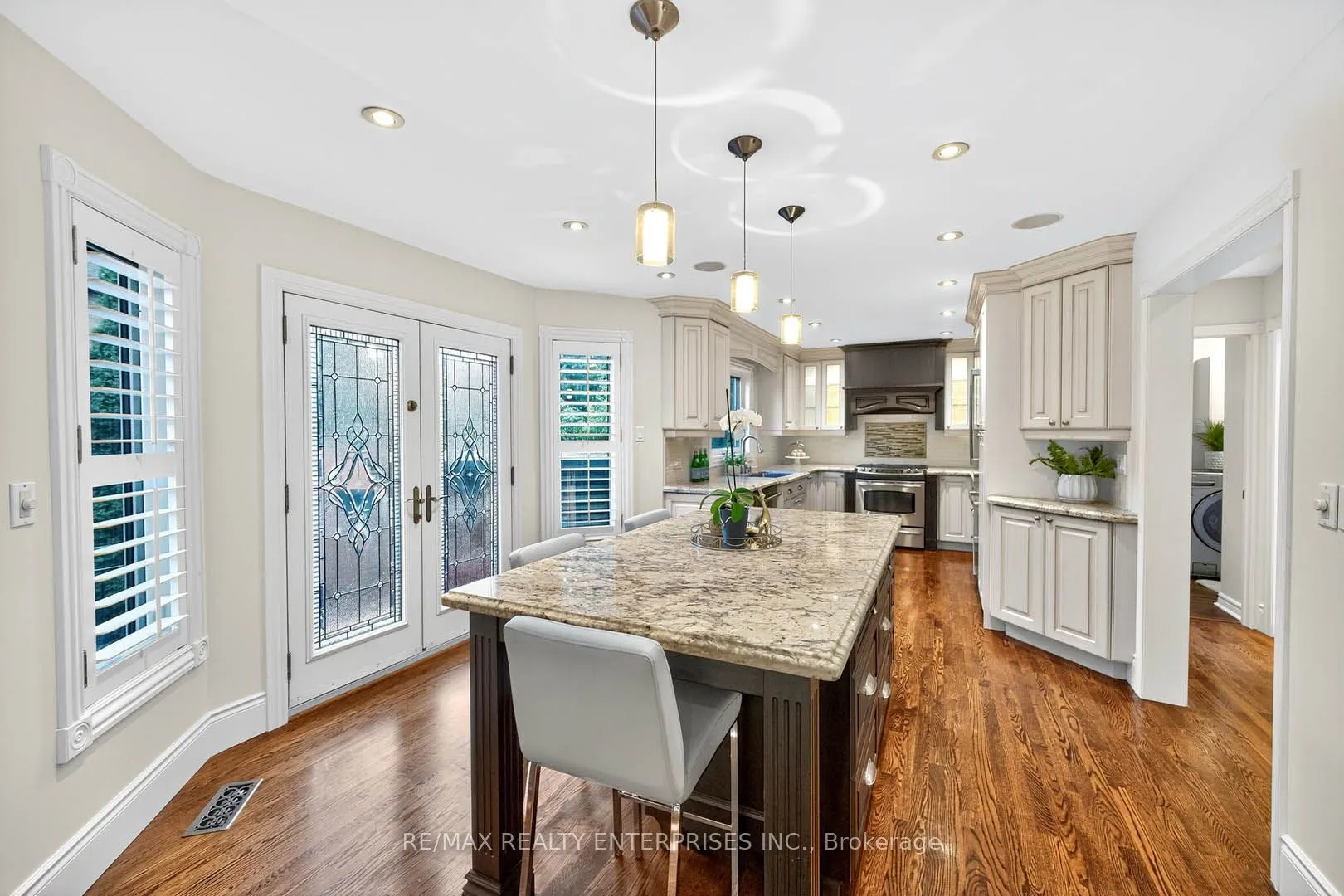 336 Oakridge Court