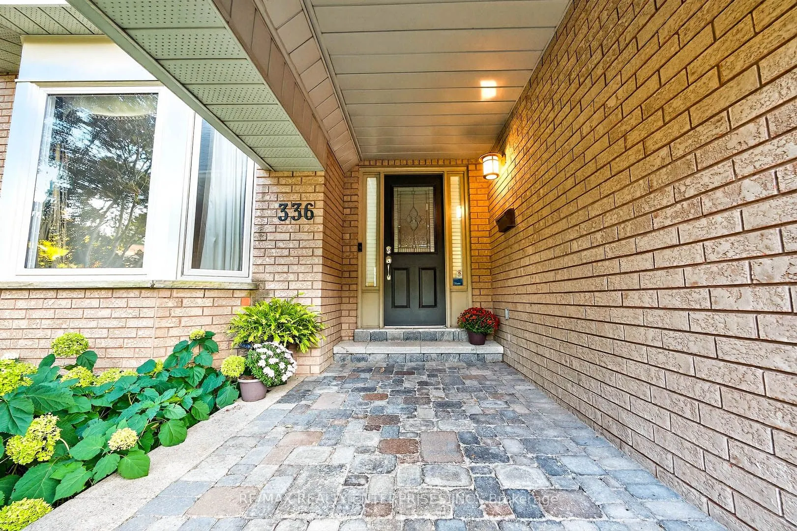 336 Oakridge Court