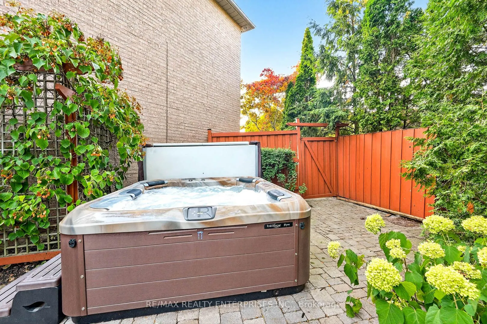 336 Oakridge Court