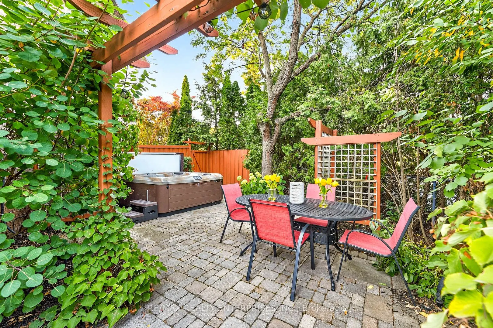 336 Oakridge Court