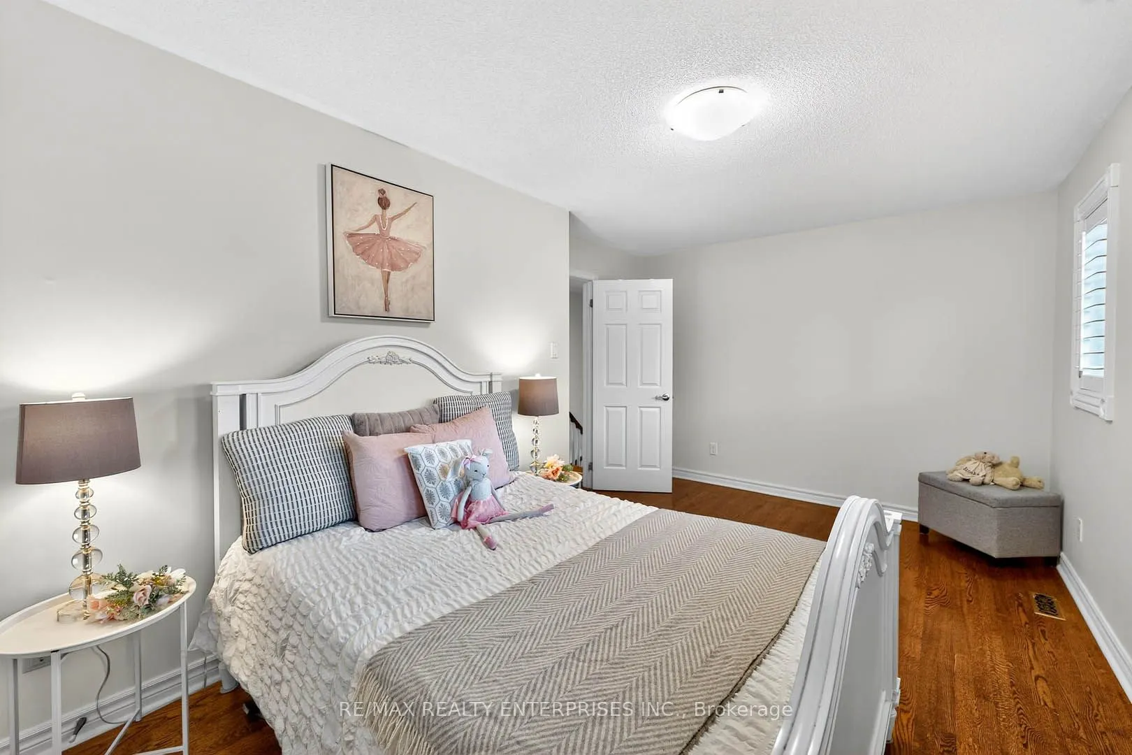 336 Oakridge Court