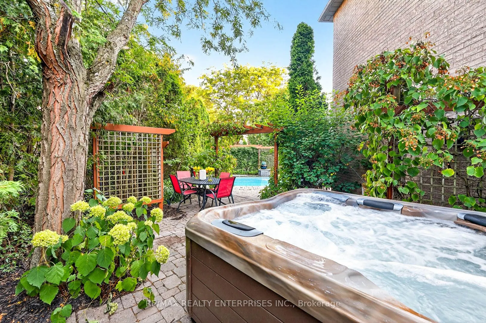 336 Oakridge Court