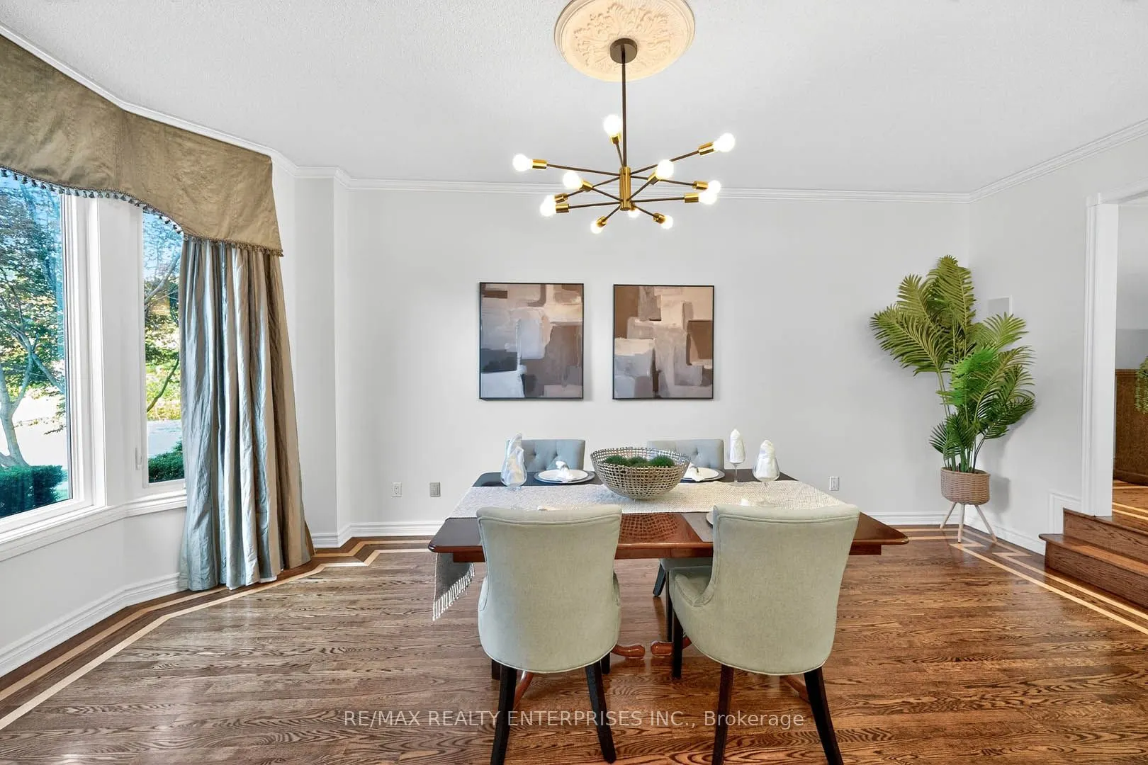 336 Oakridge Court