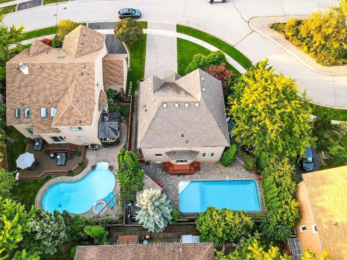 336 Oakridge Court