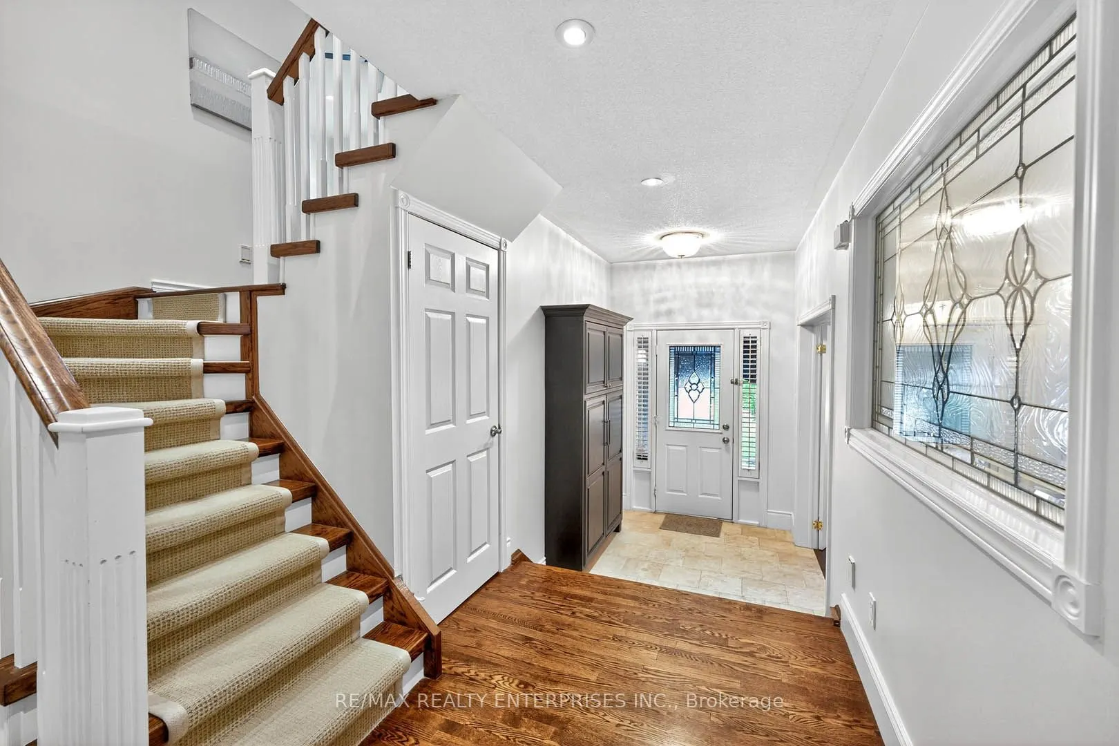 336 Oakridge Court