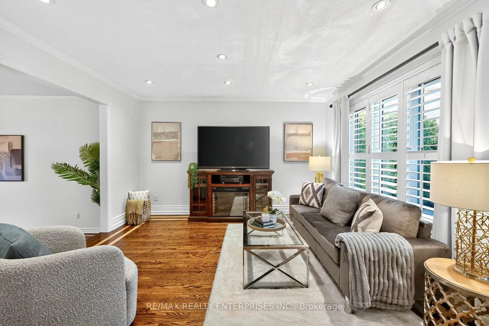 336 Oakridge Court