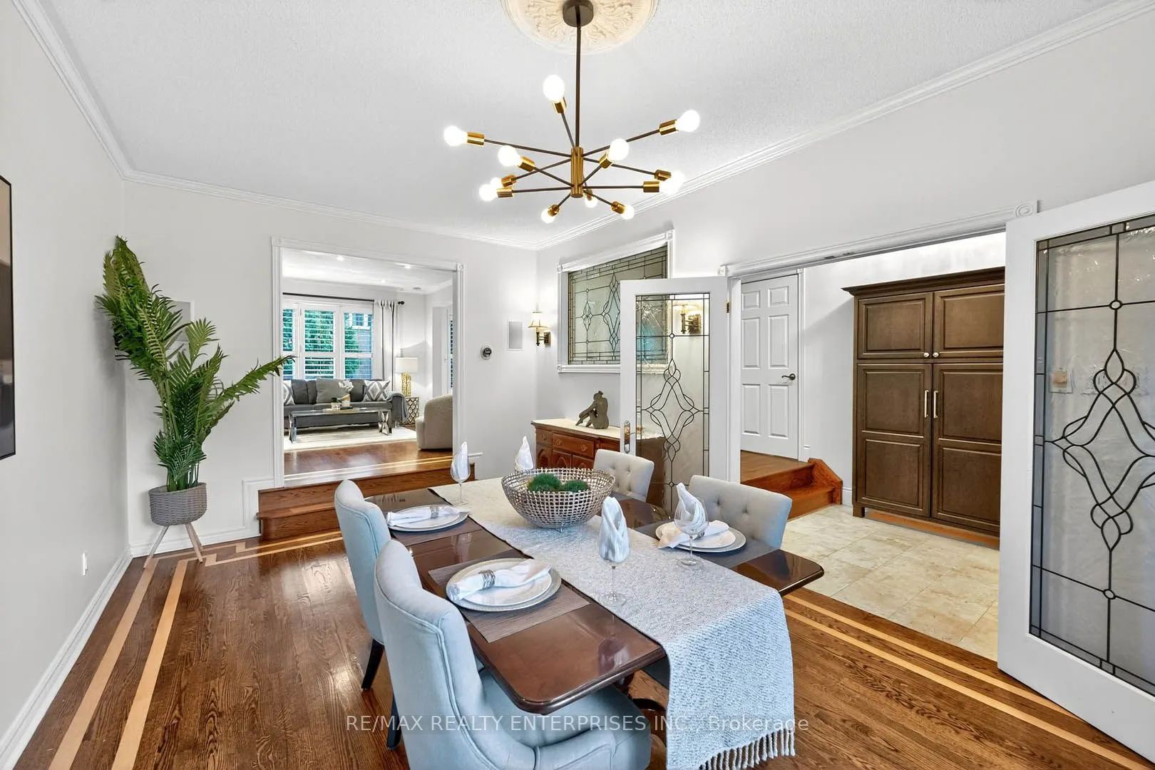 336 Oakridge Court