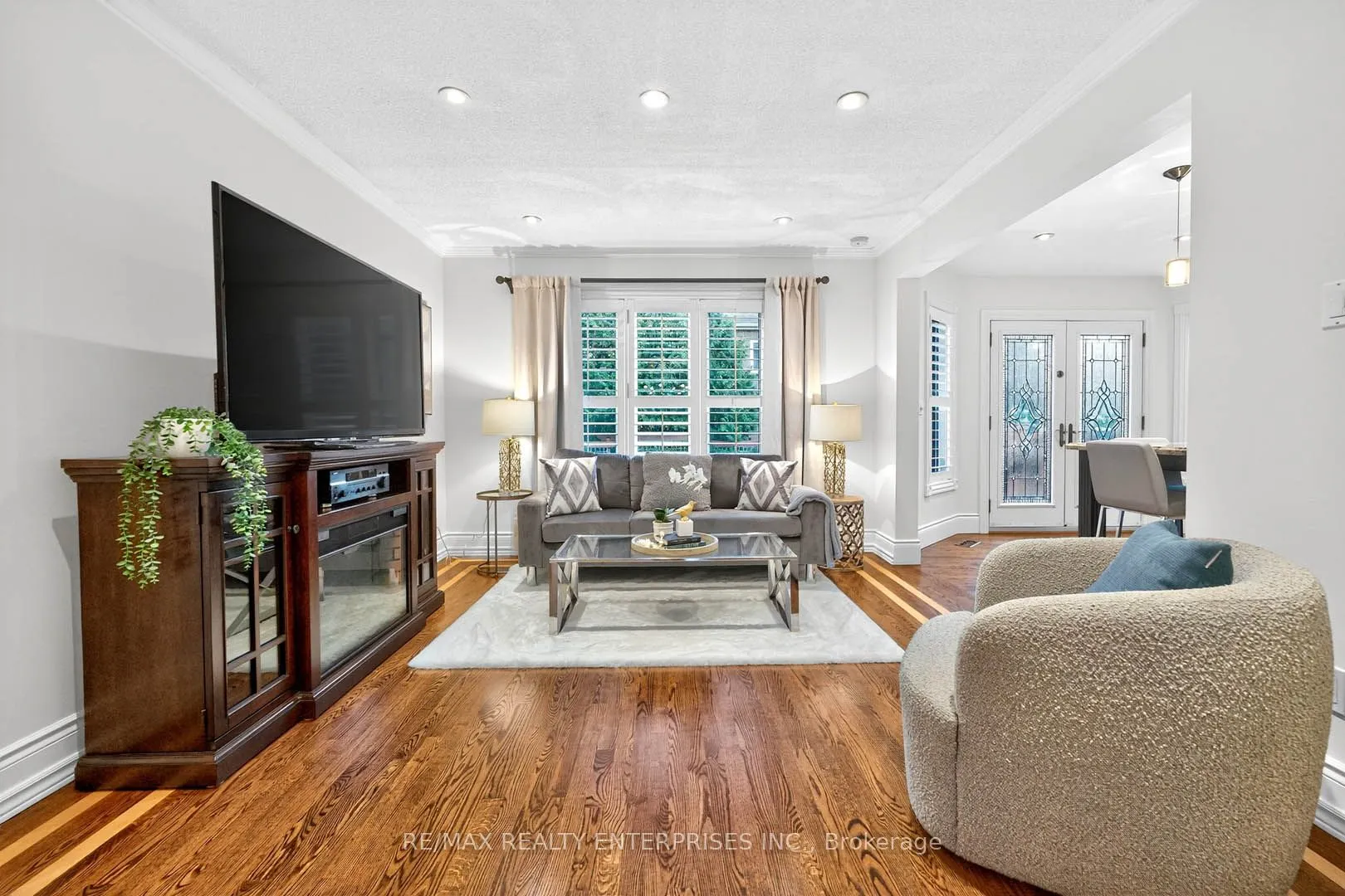 336 Oakridge Court