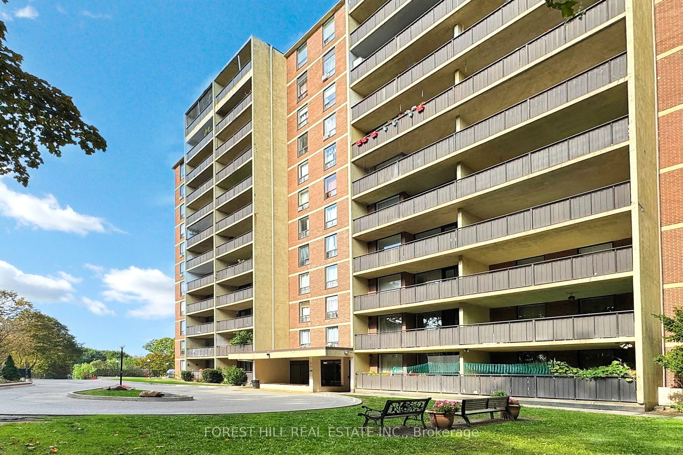 15 London Green Court, #308