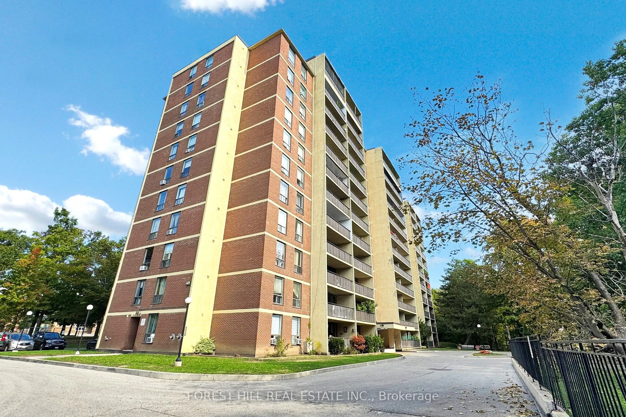 15 London Green Court, #308