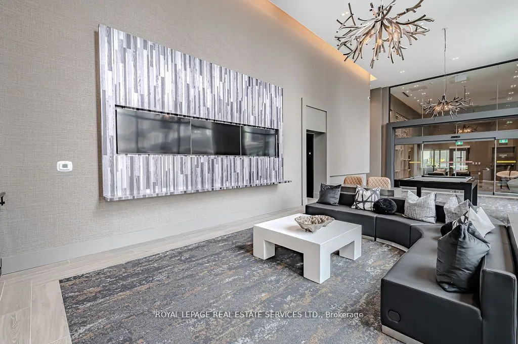 2450 Old Bronte Road, #438