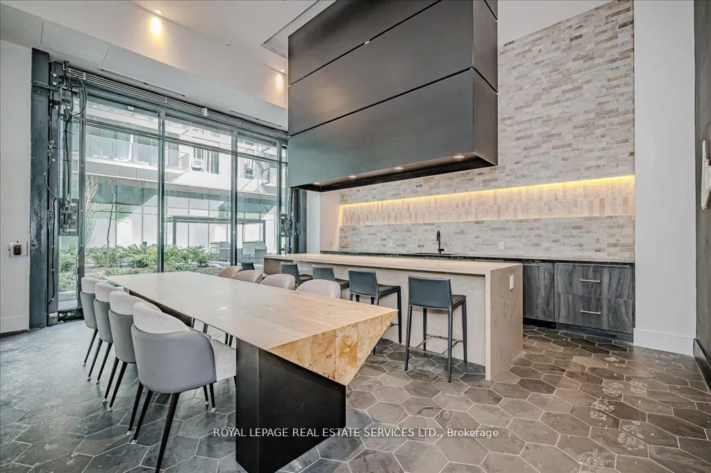2450 Old Bronte Road, #438