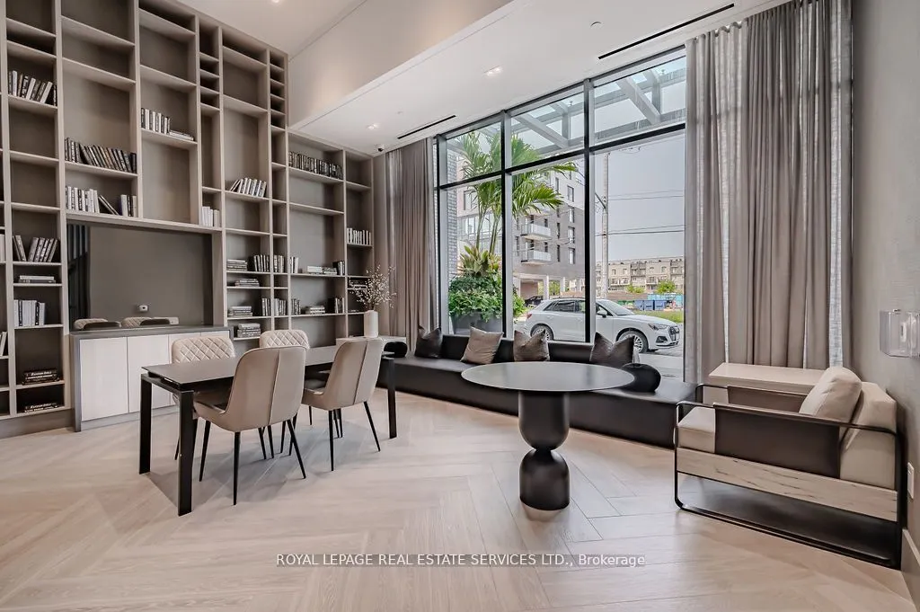 2450 Old Bronte Road, #438