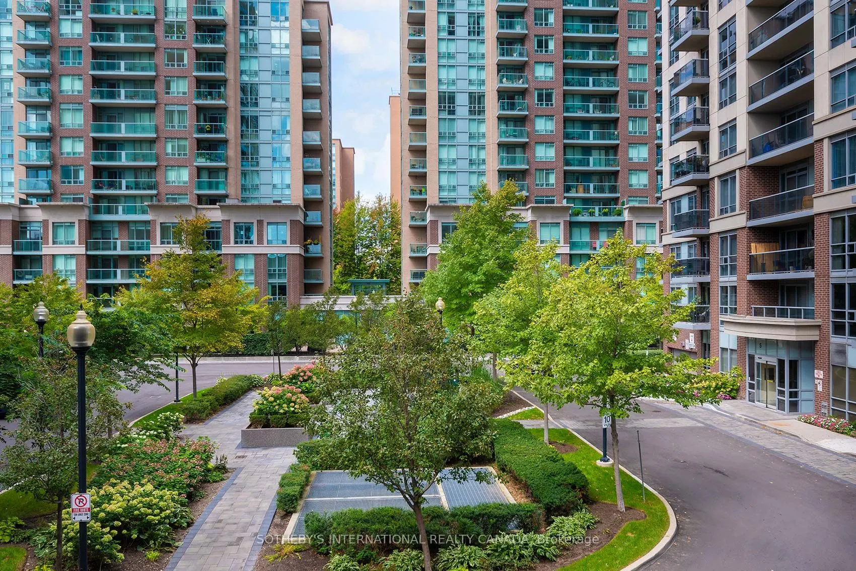 3 Michael Power Place, #208