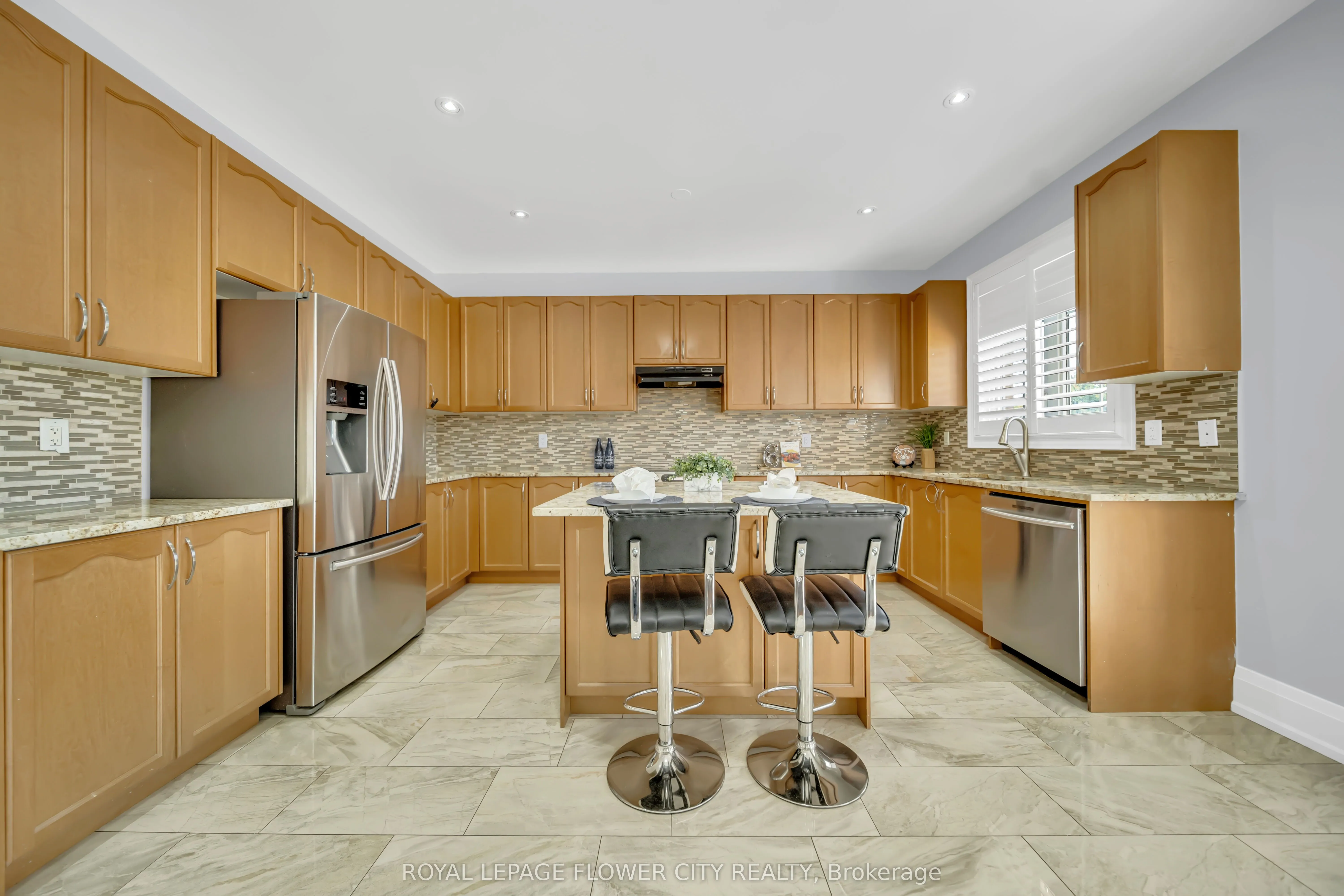 44 YOUNG GARDEN Crescent