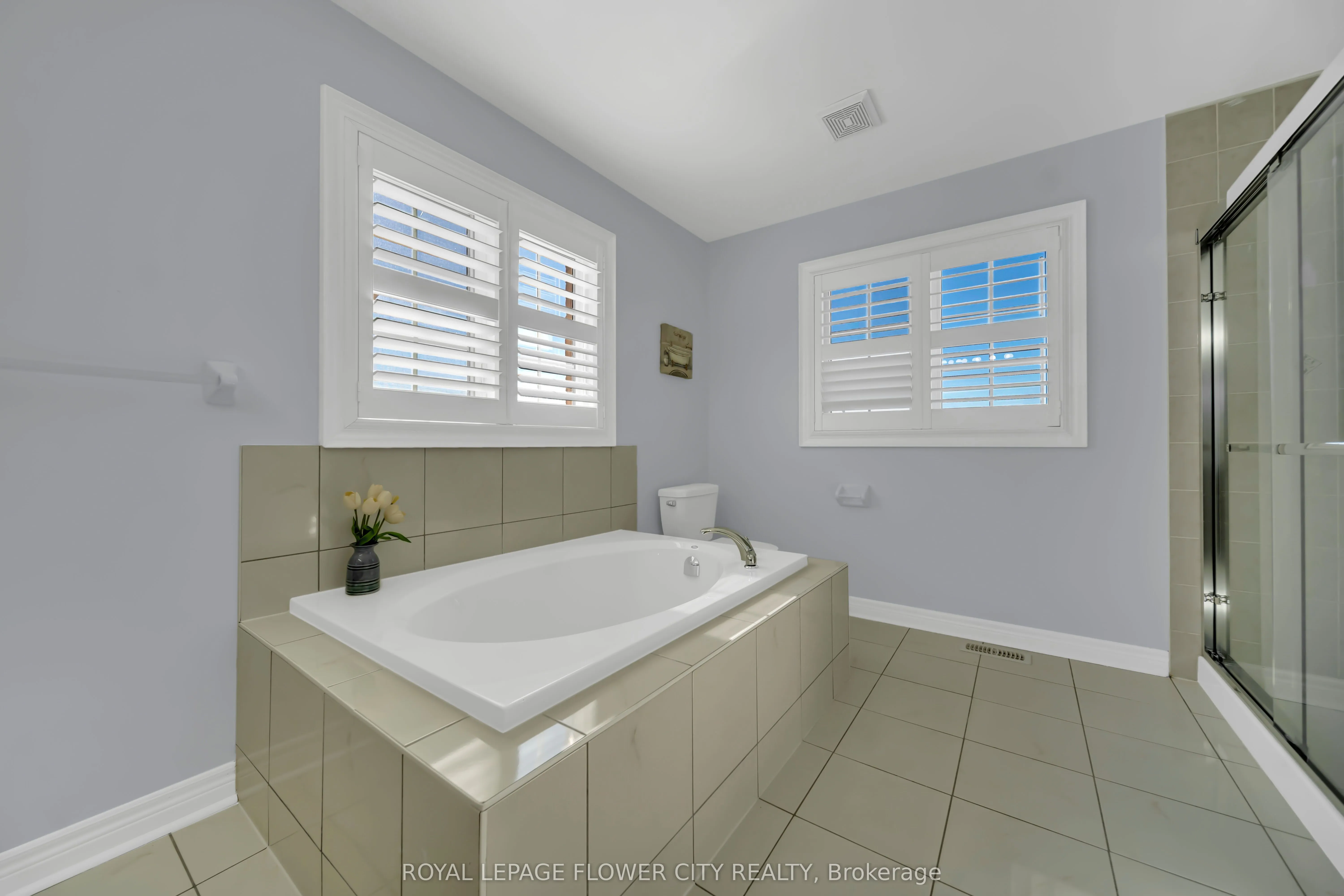 44 YOUNG GARDEN Crescent