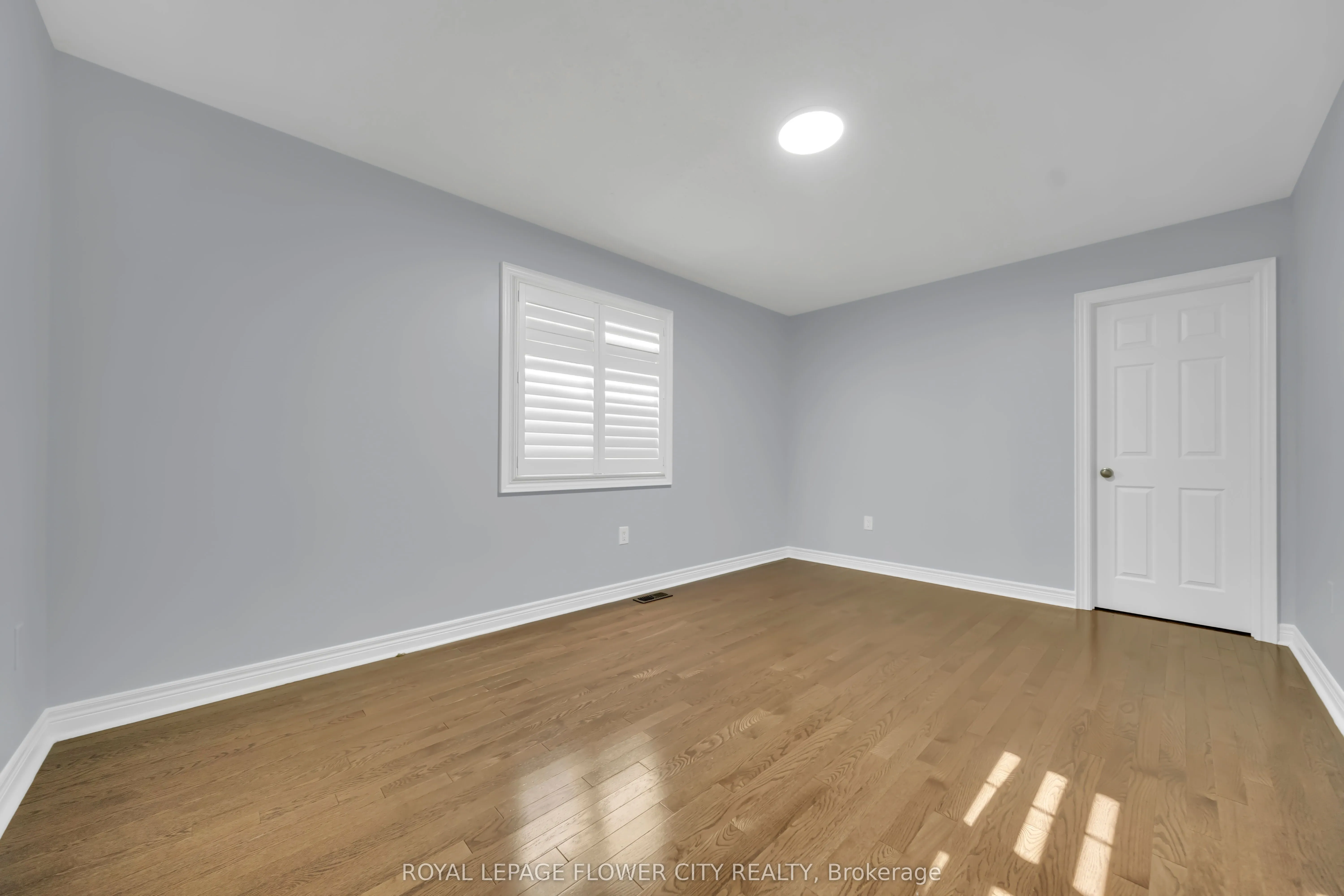 44 YOUNG GARDEN Crescent