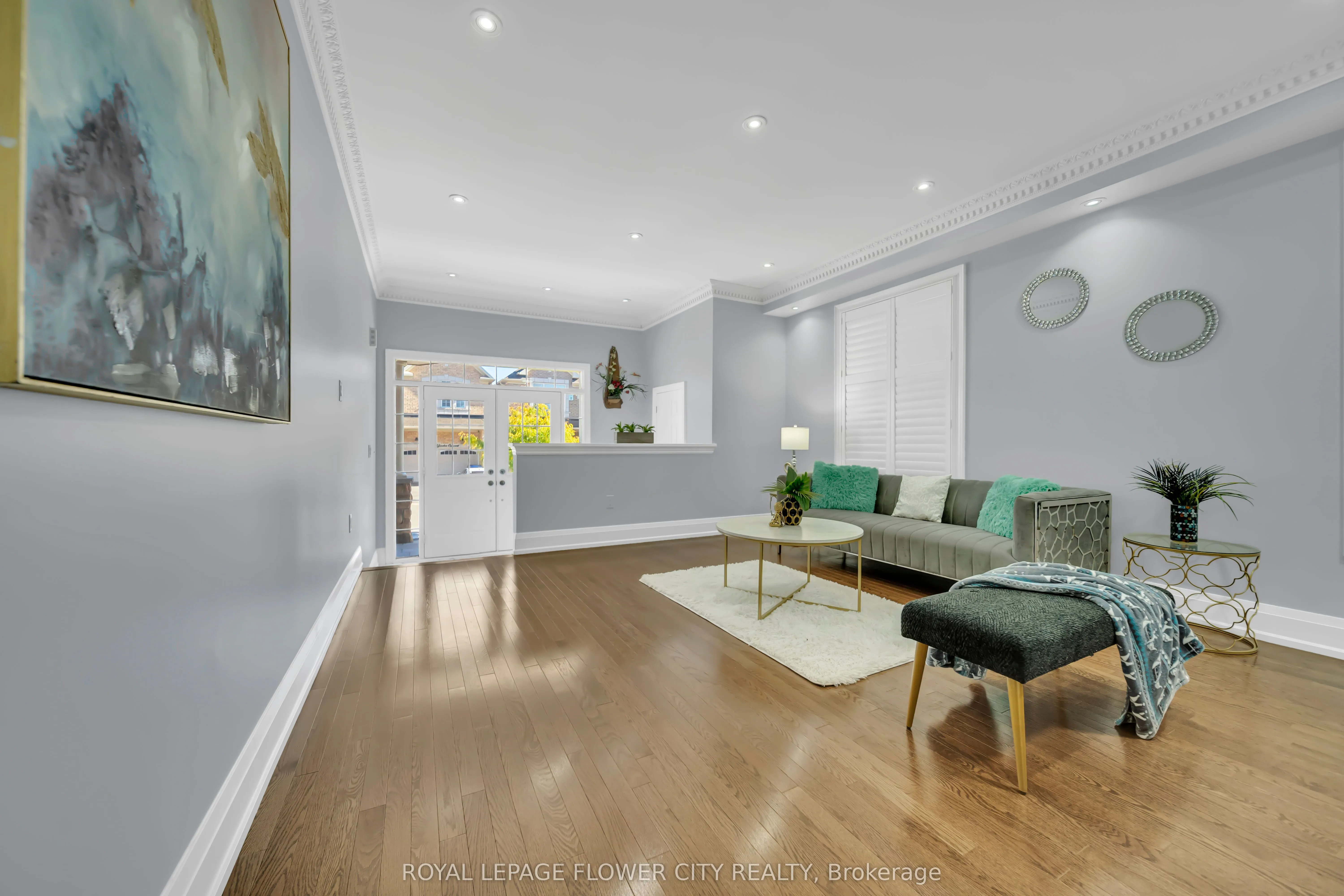 44 YOUNG GARDEN Crescent