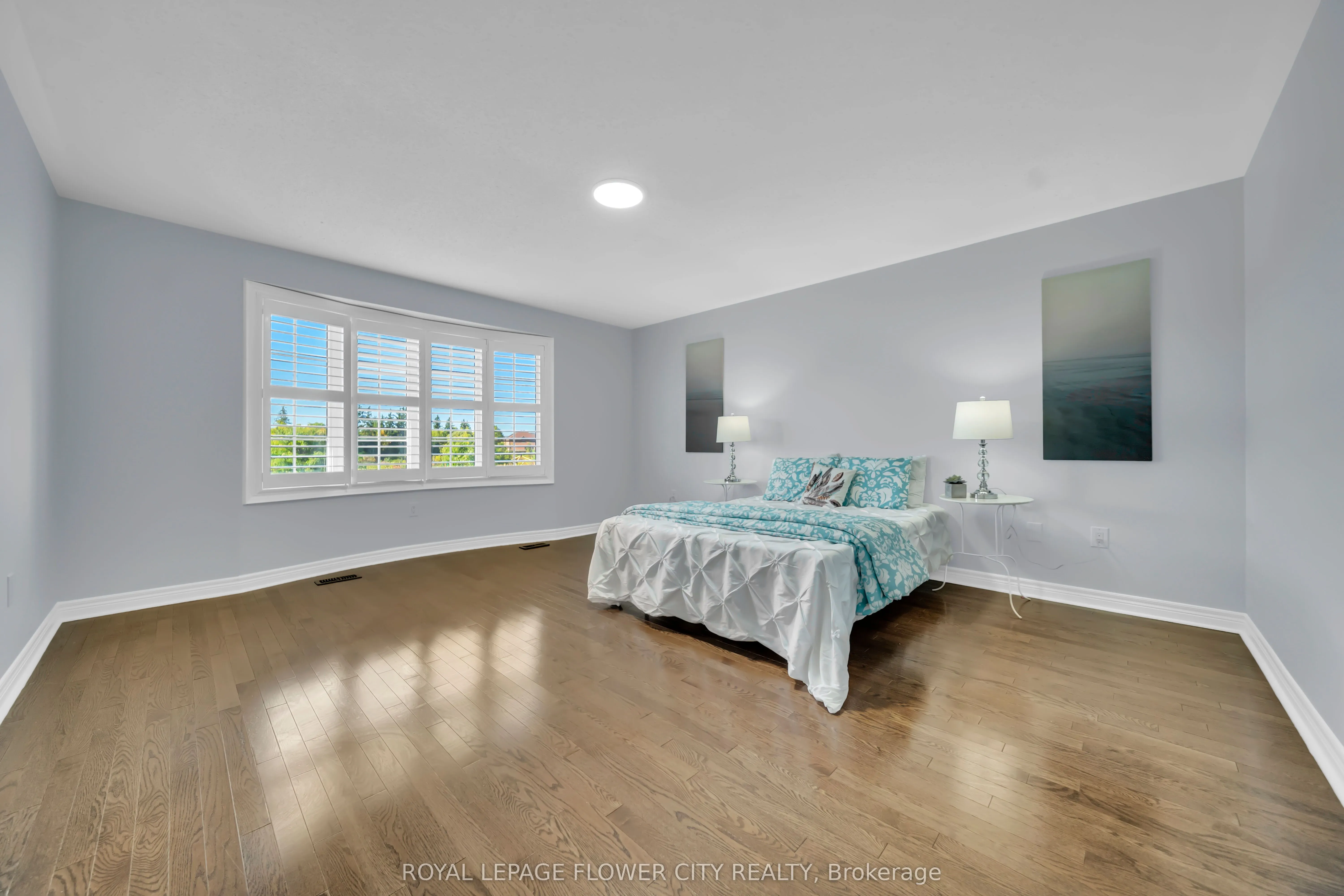 44 YOUNG GARDEN Crescent