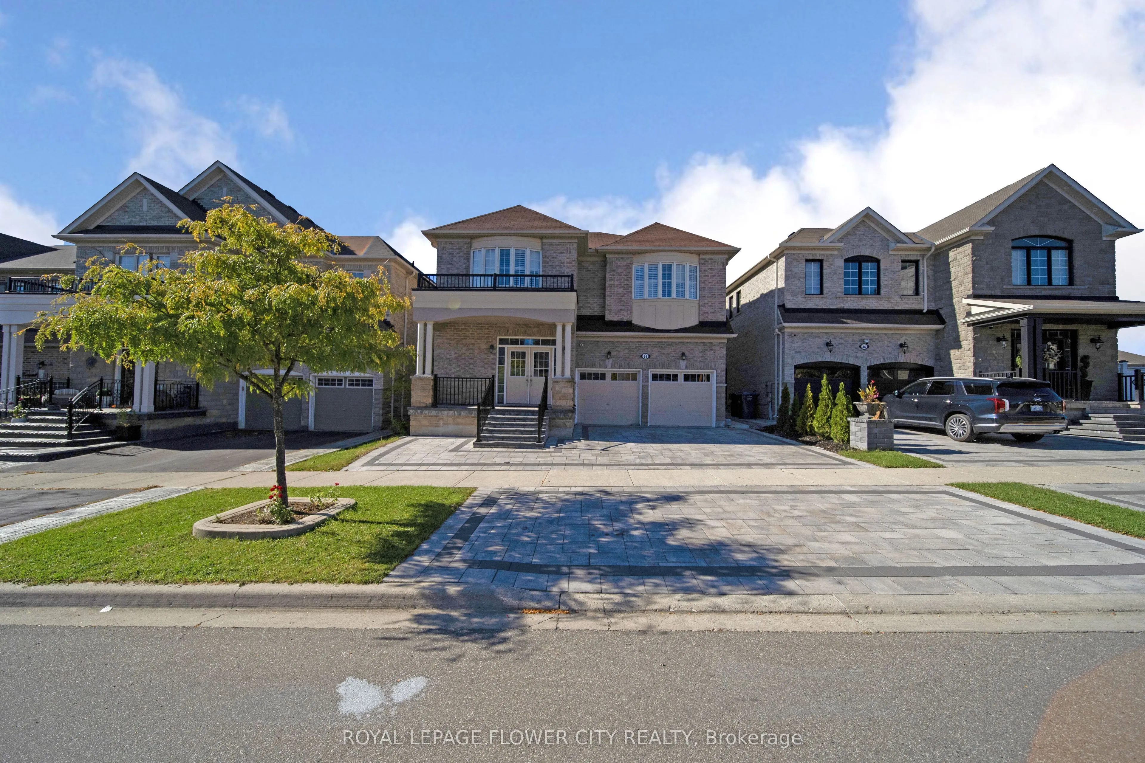 44 YOUNG GARDEN Crescent