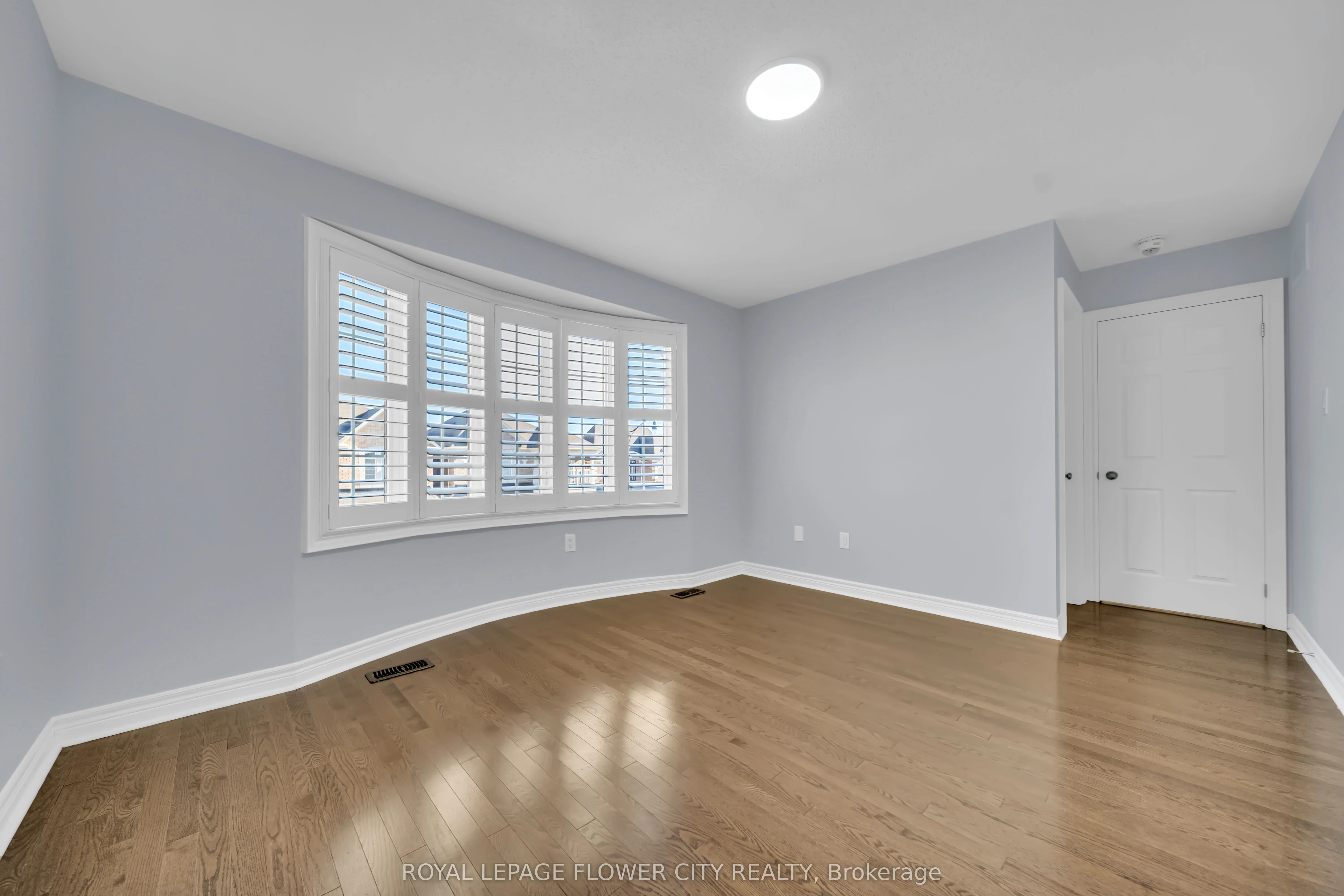 44 YOUNG GARDEN Crescent