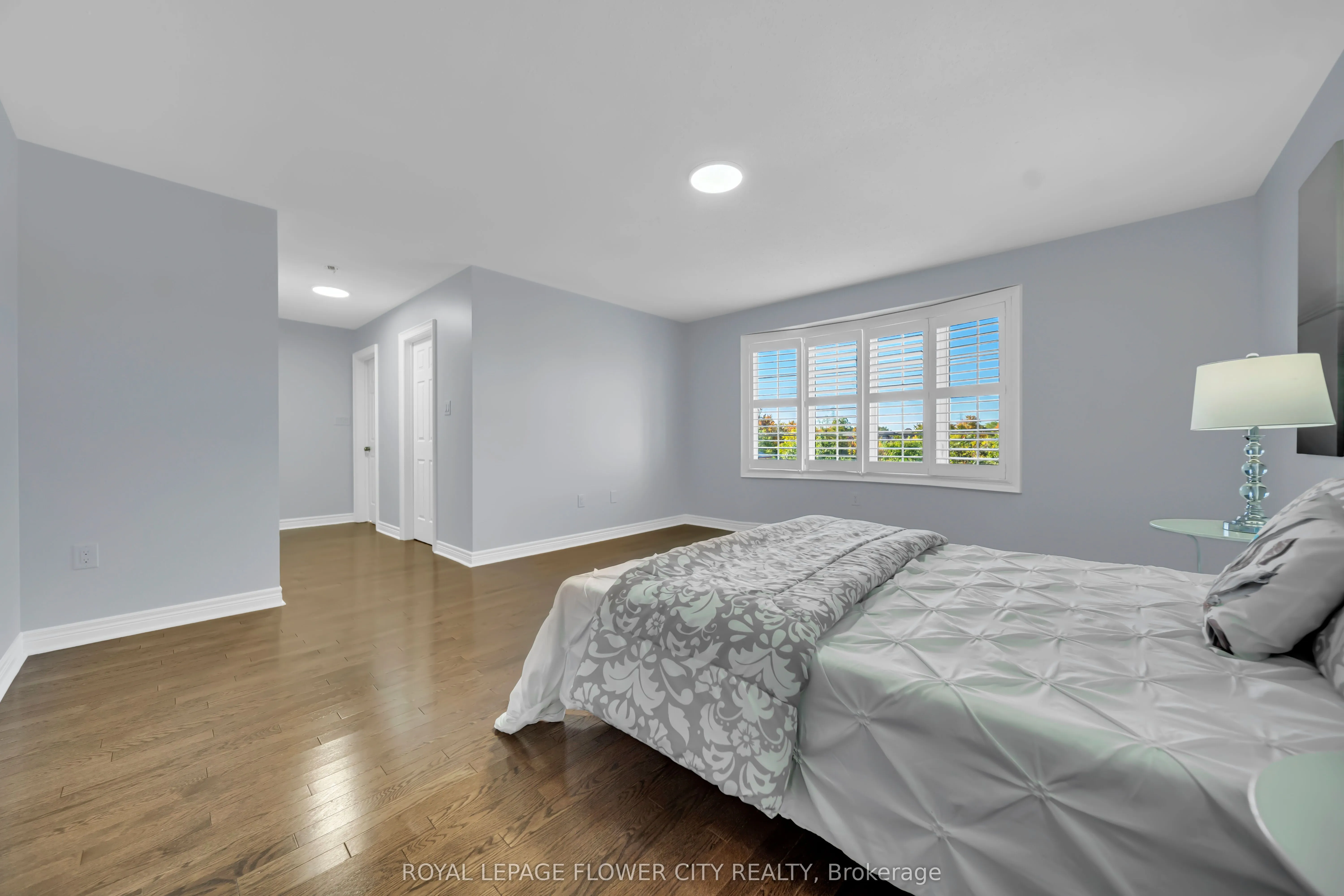 44 YOUNG GARDEN Crescent