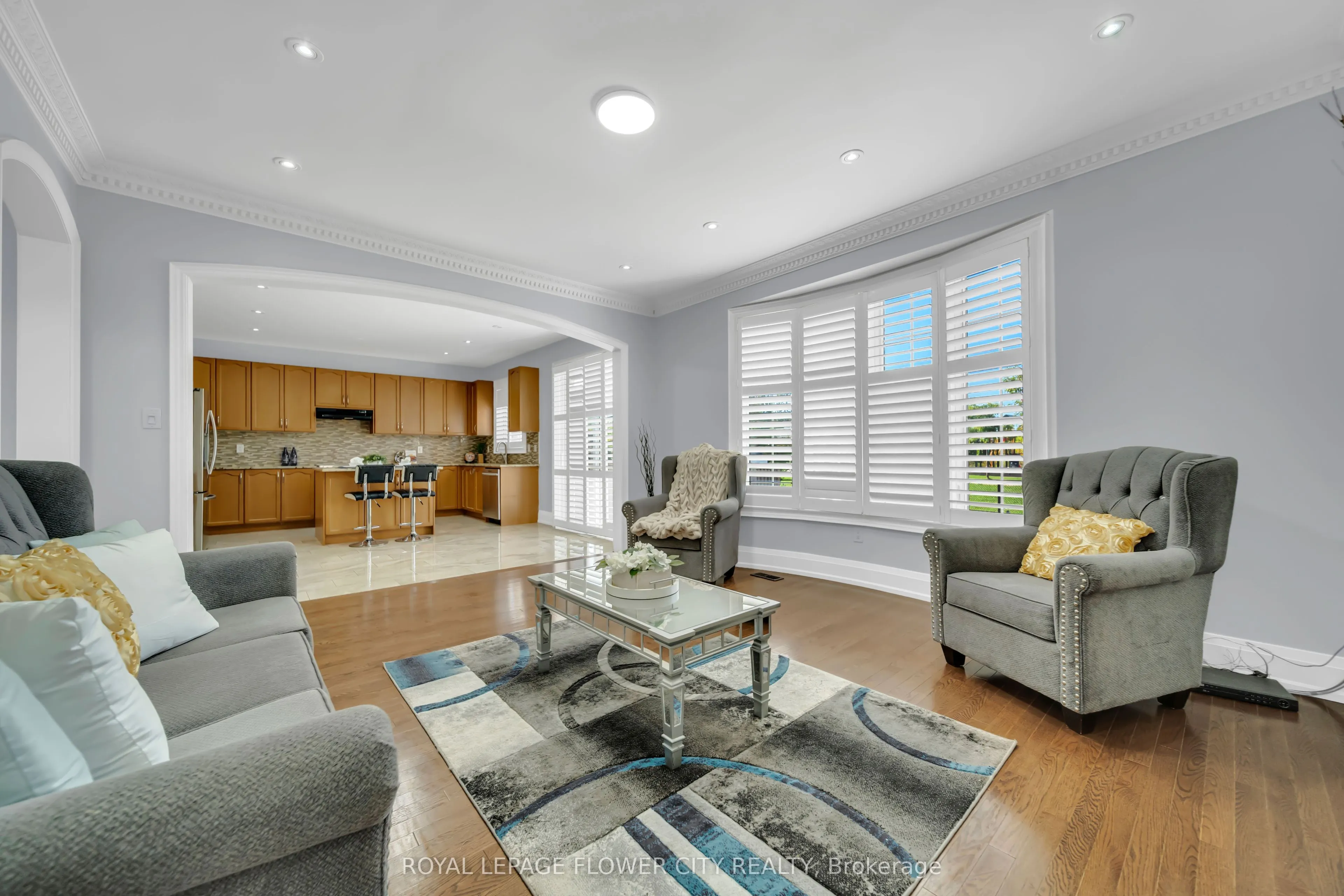 44 YOUNG GARDEN Crescent