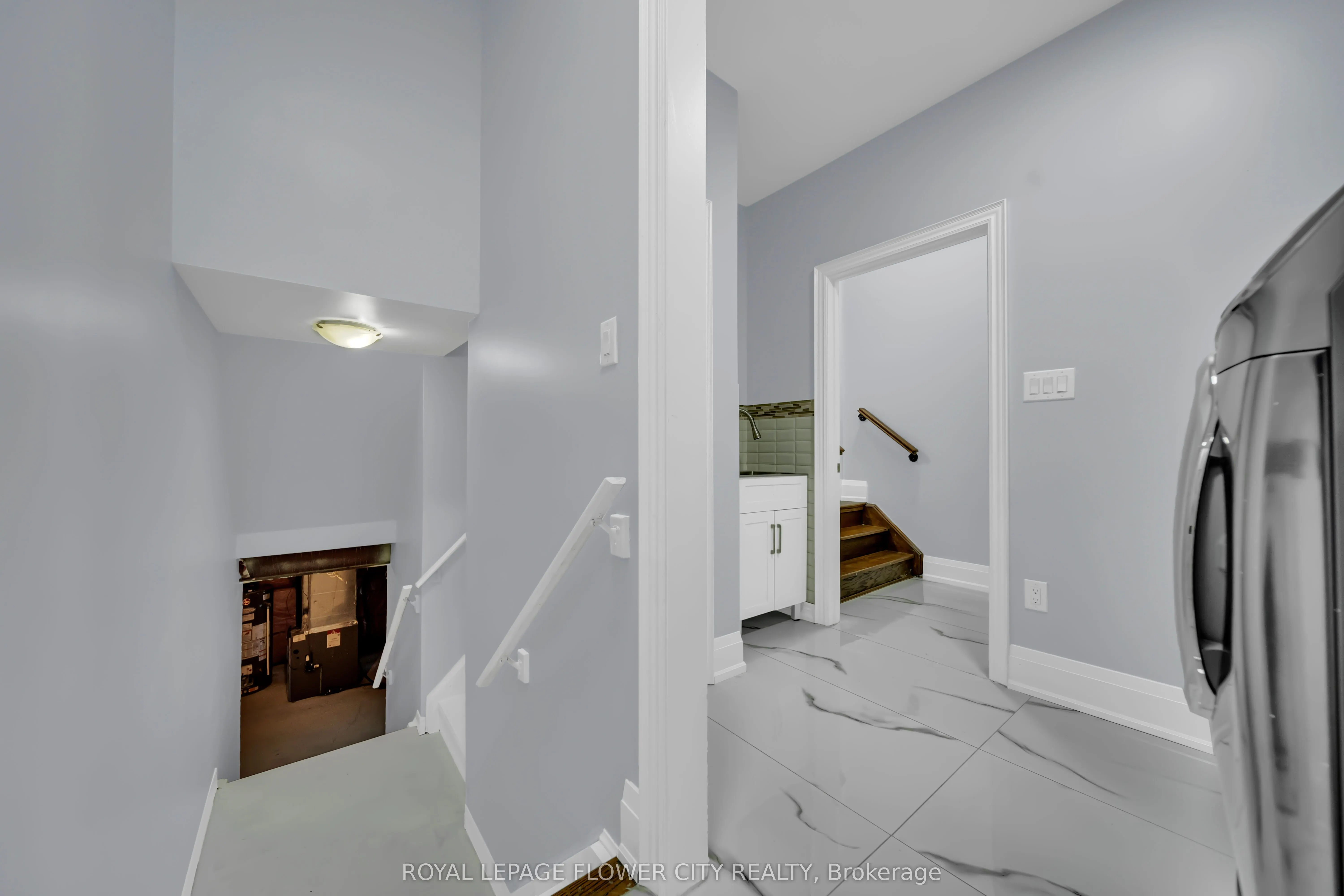 44 YOUNG GARDEN Crescent