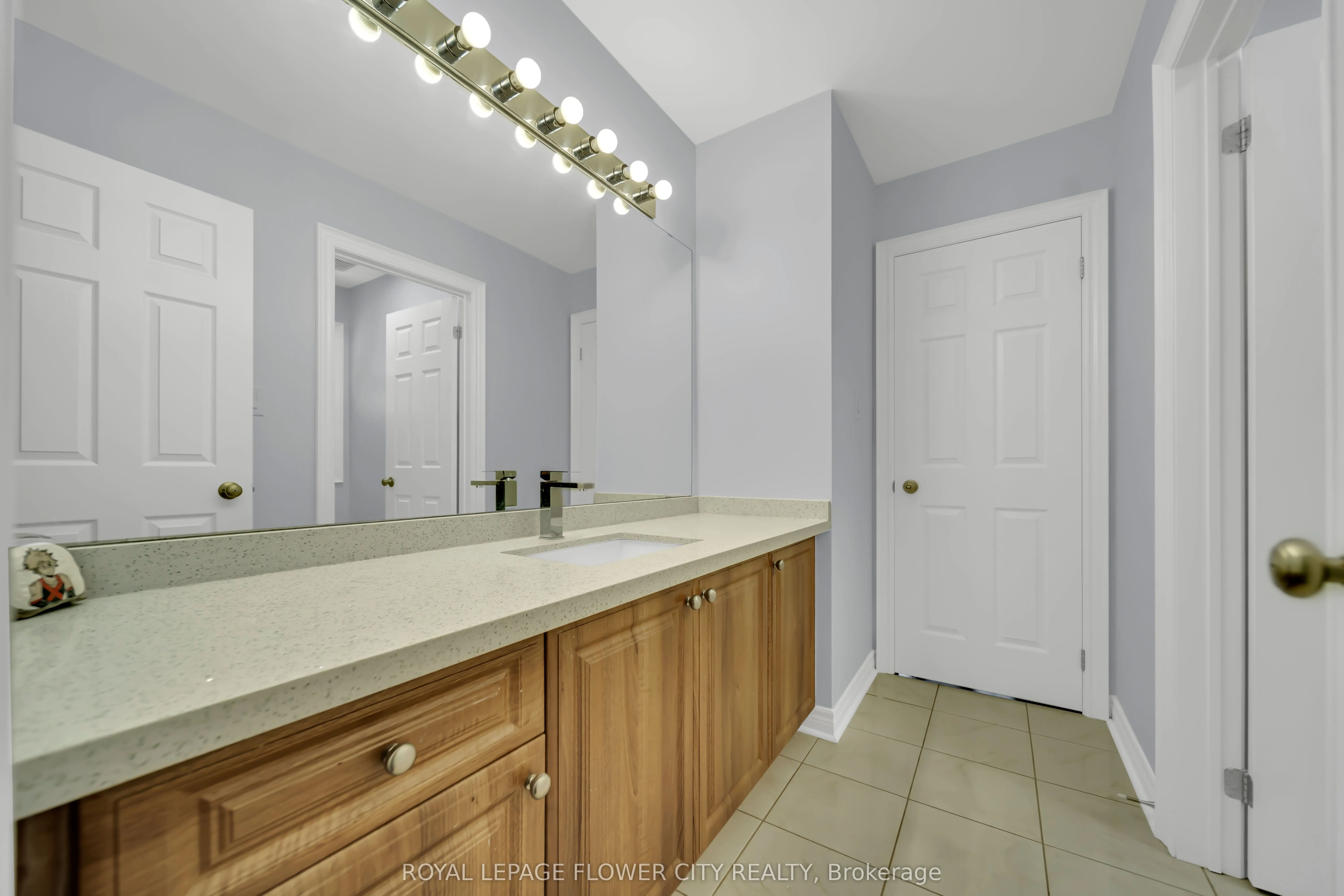 44 YOUNG GARDEN Crescent