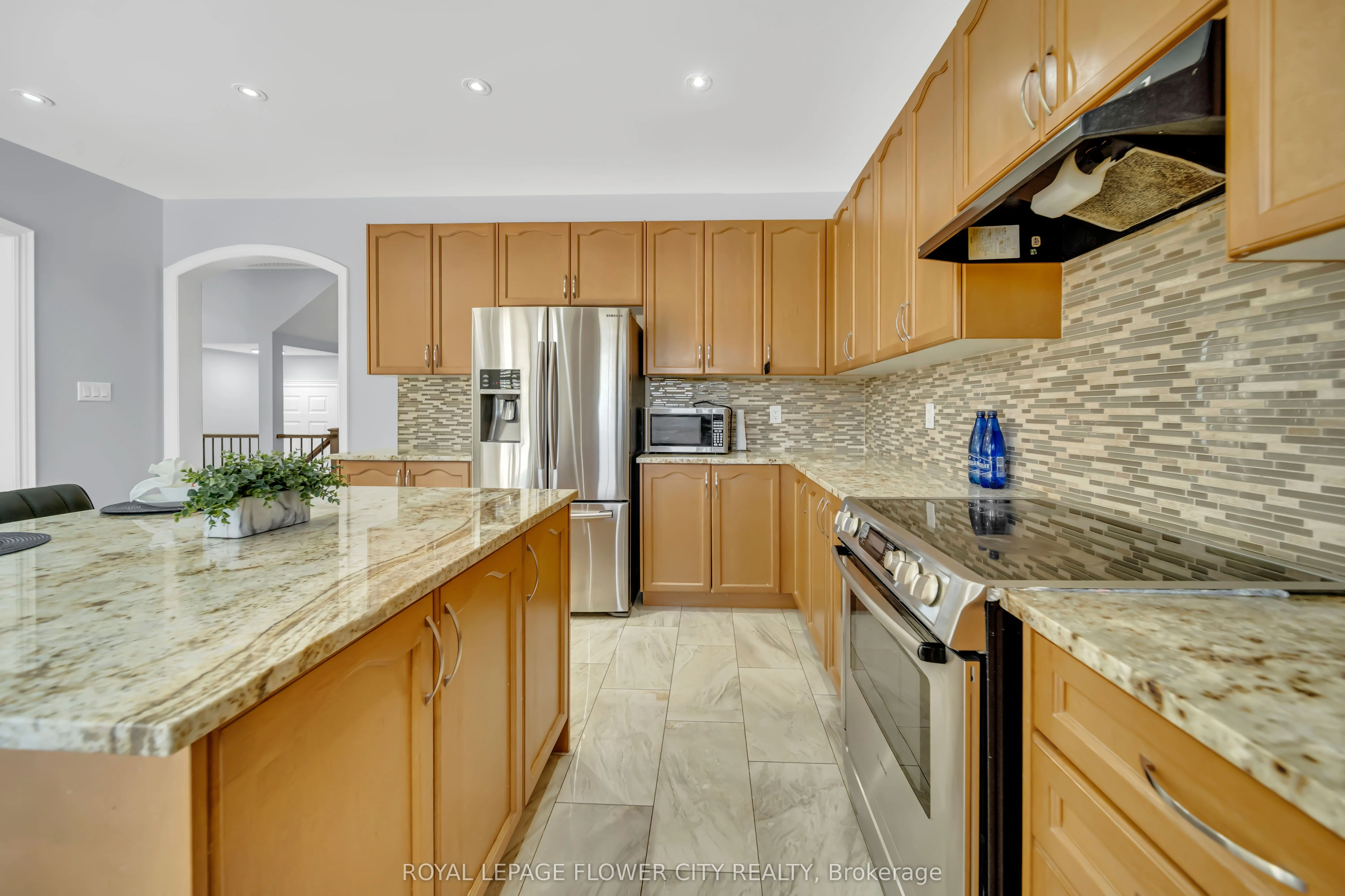 44 YOUNG GARDEN Crescent