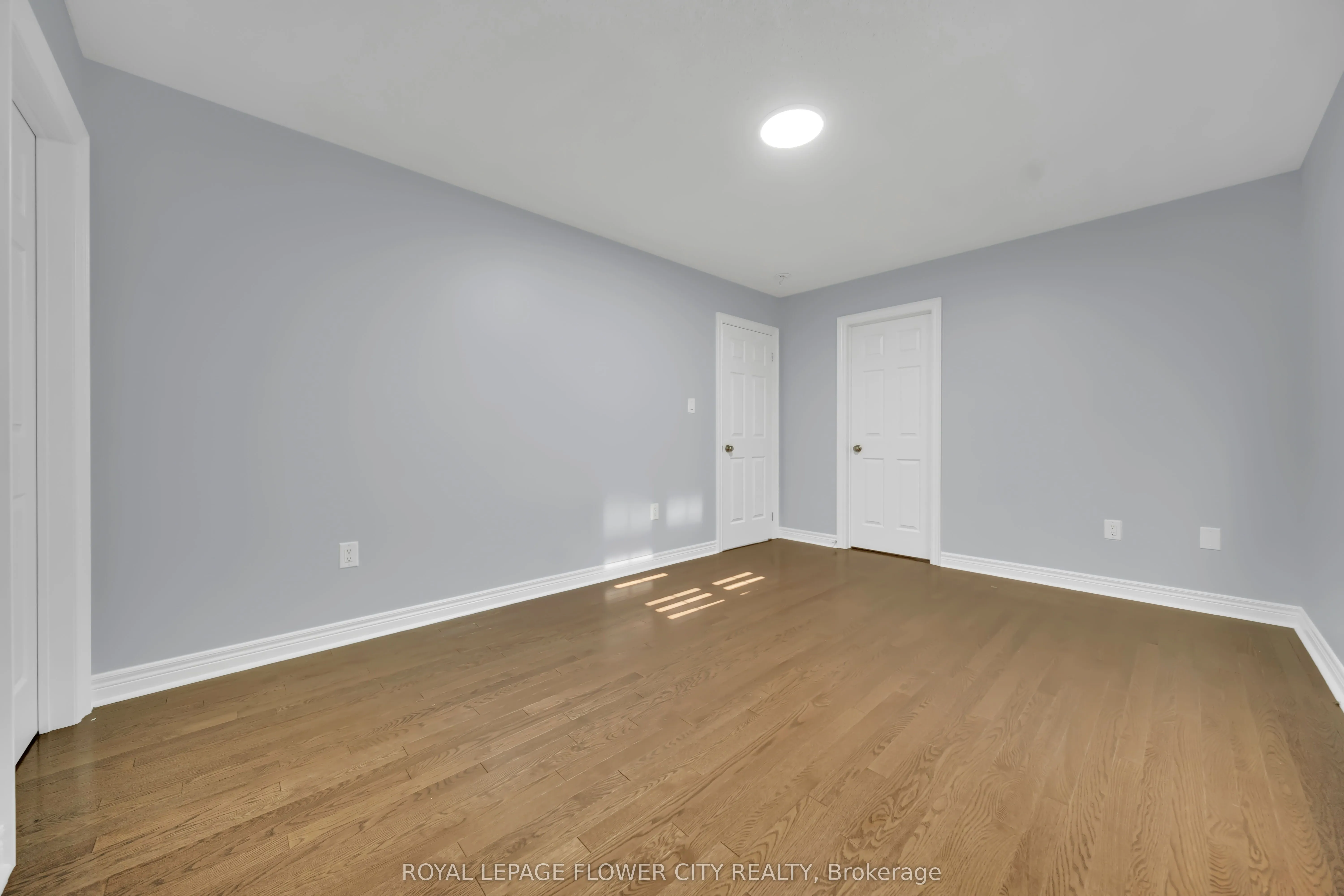 44 YOUNG GARDEN Crescent