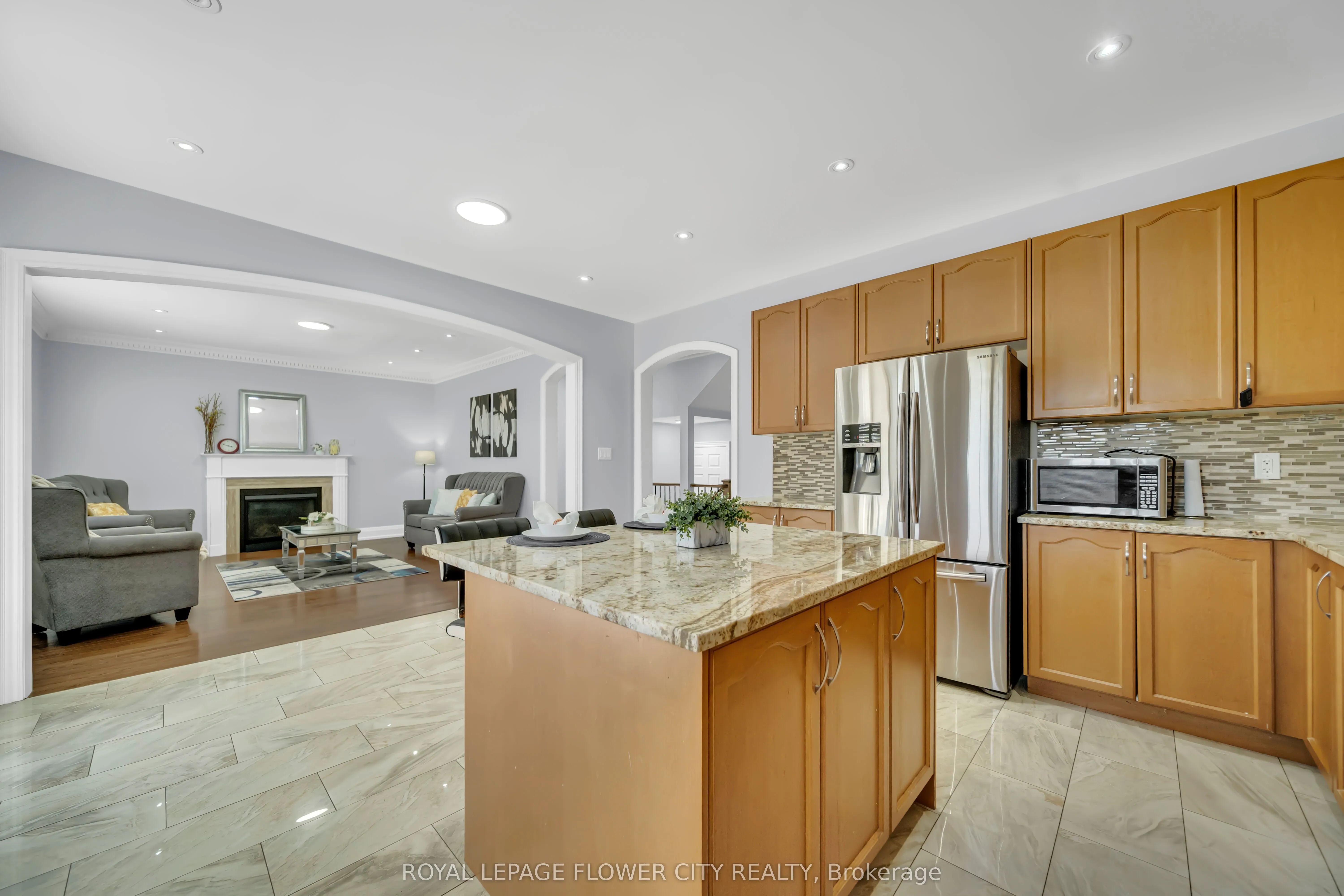 44 YOUNG GARDEN Crescent