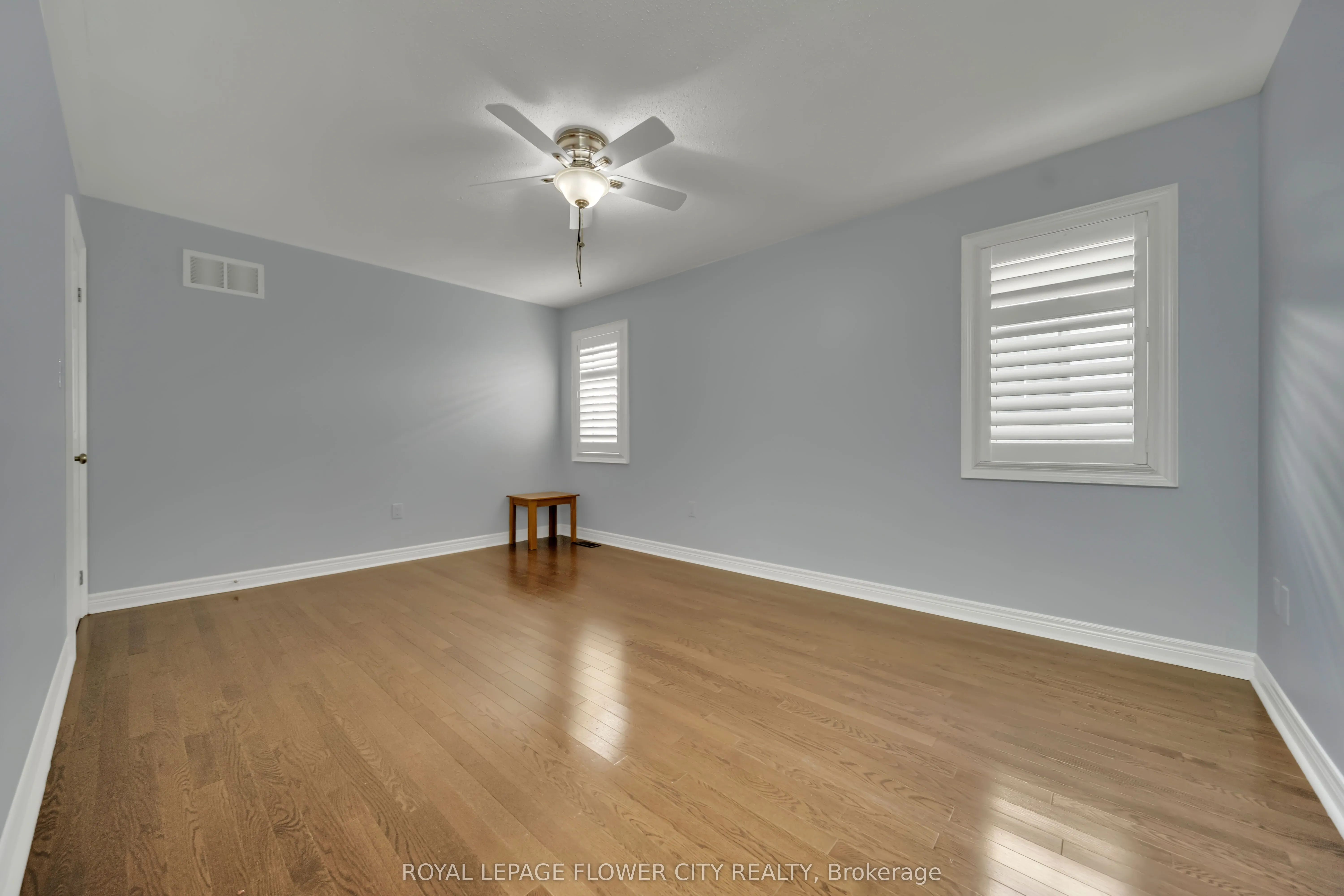 44 YOUNG GARDEN Crescent
