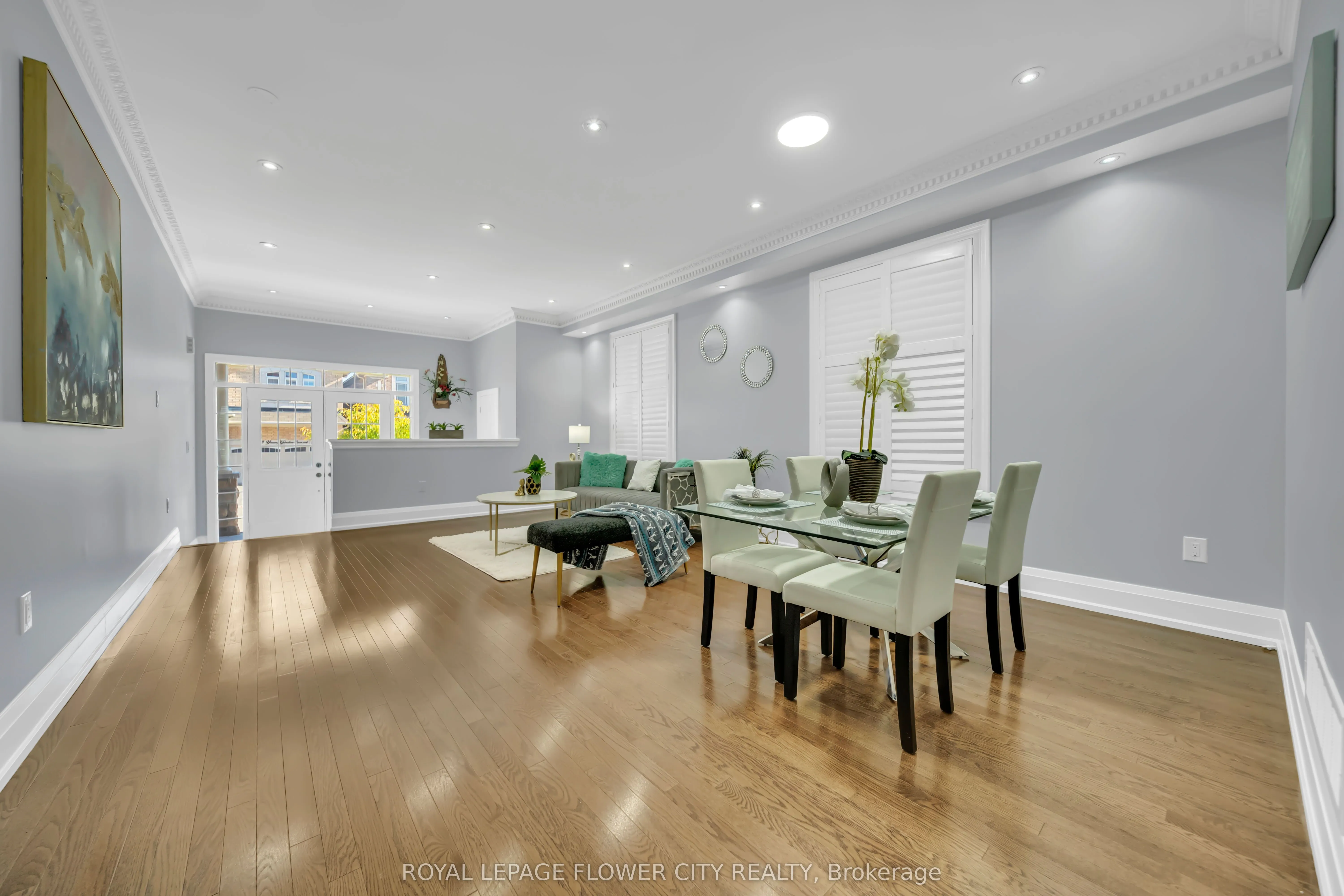 44 YOUNG GARDEN Crescent