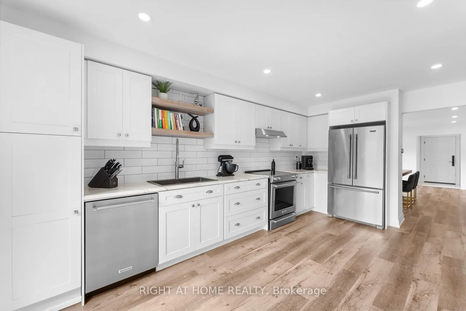 394 BAVERSTOCK Crescent