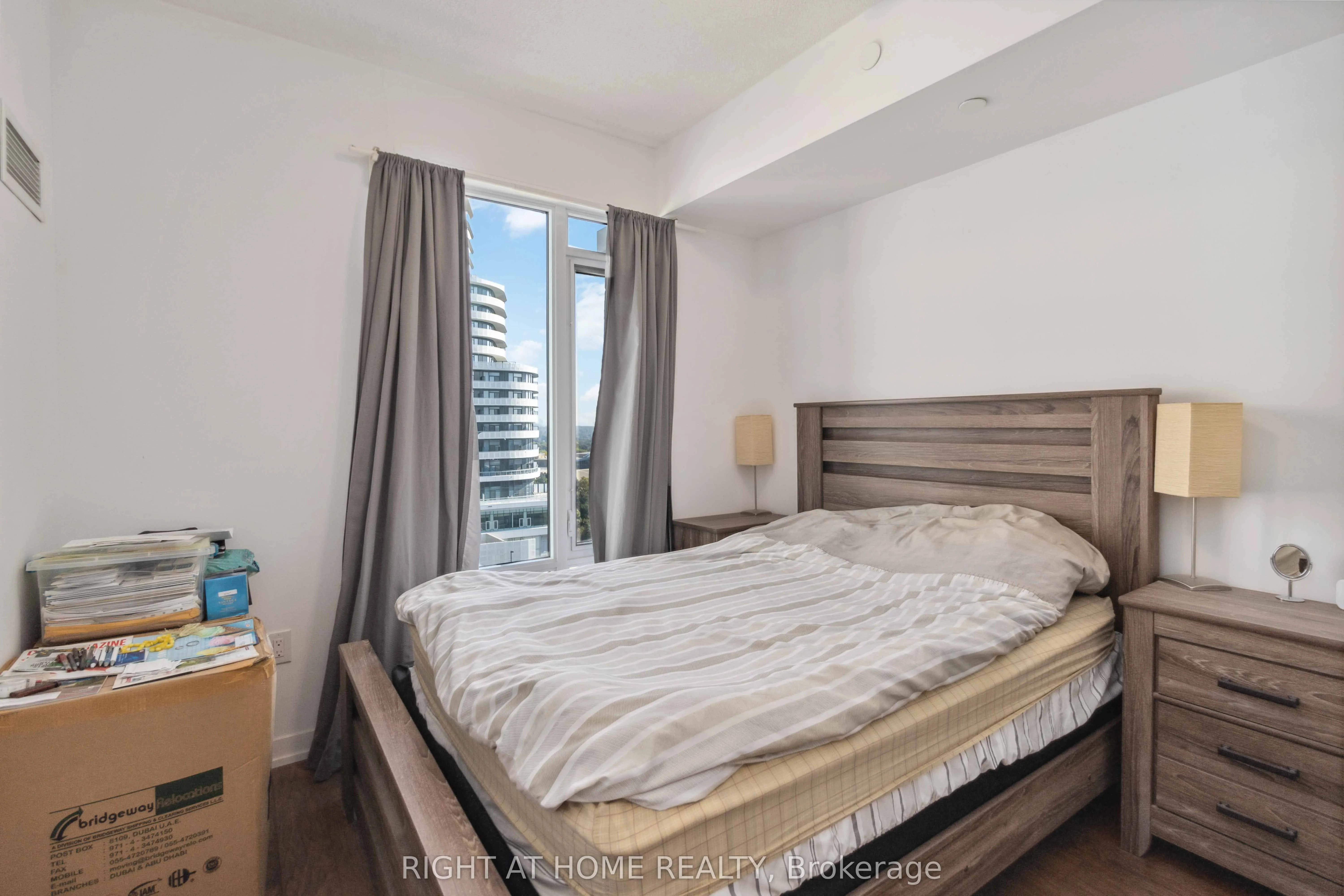 2560 Eglinton Avenue W, #811