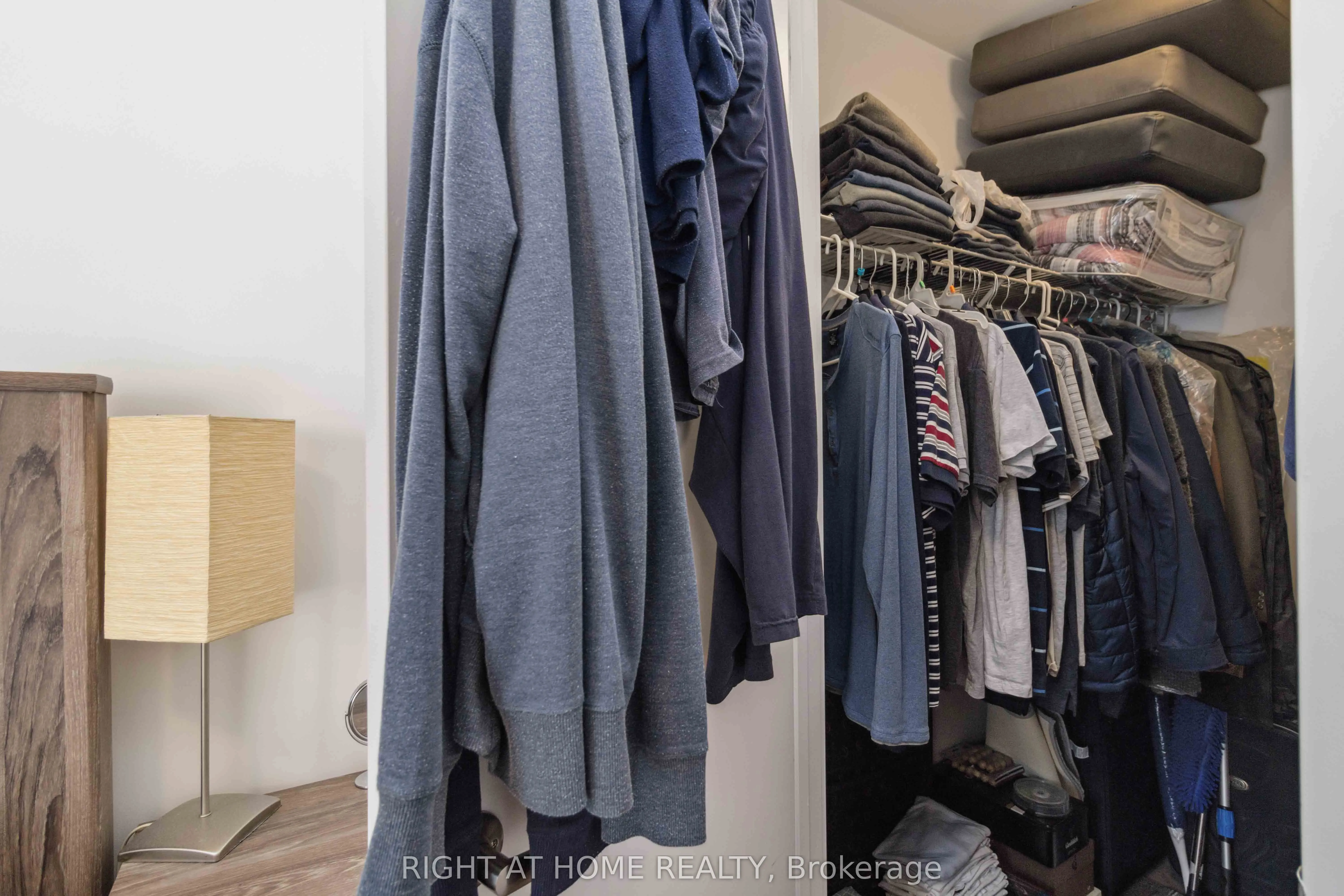 2560 Eglinton Avenue W, #811