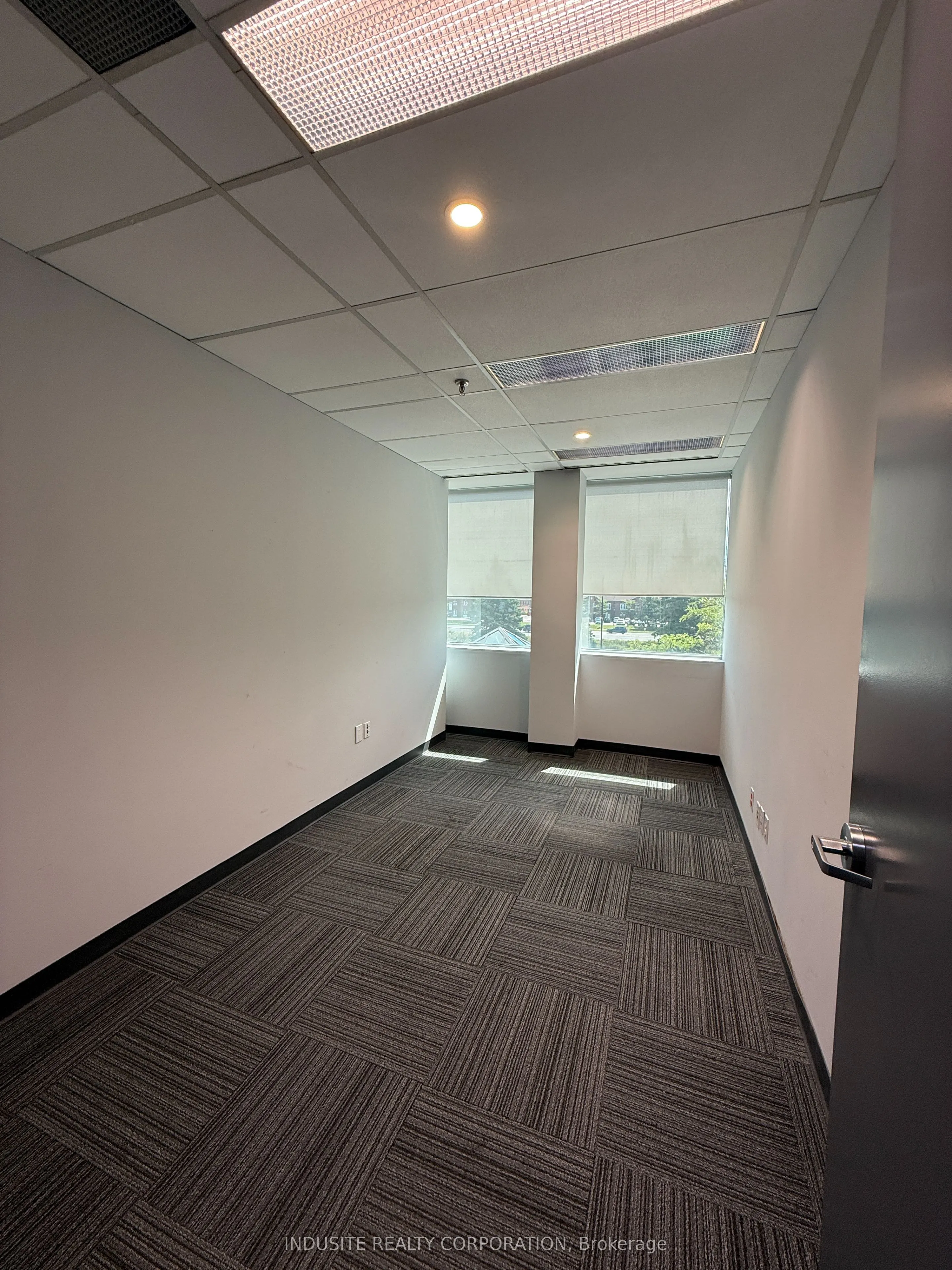 2800 Skymark Avenue, #205B