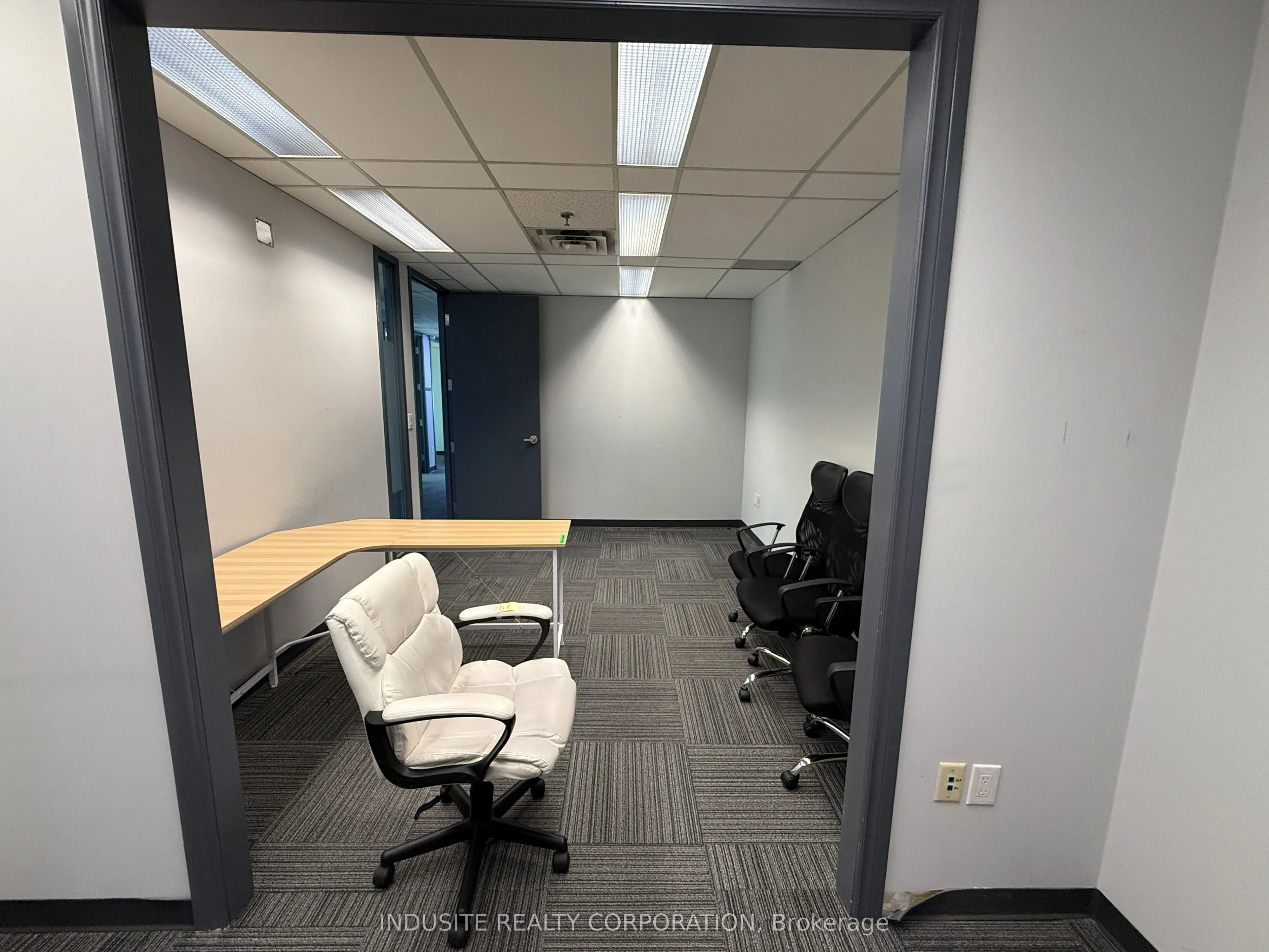 2800 Skymark Avenue, #205B