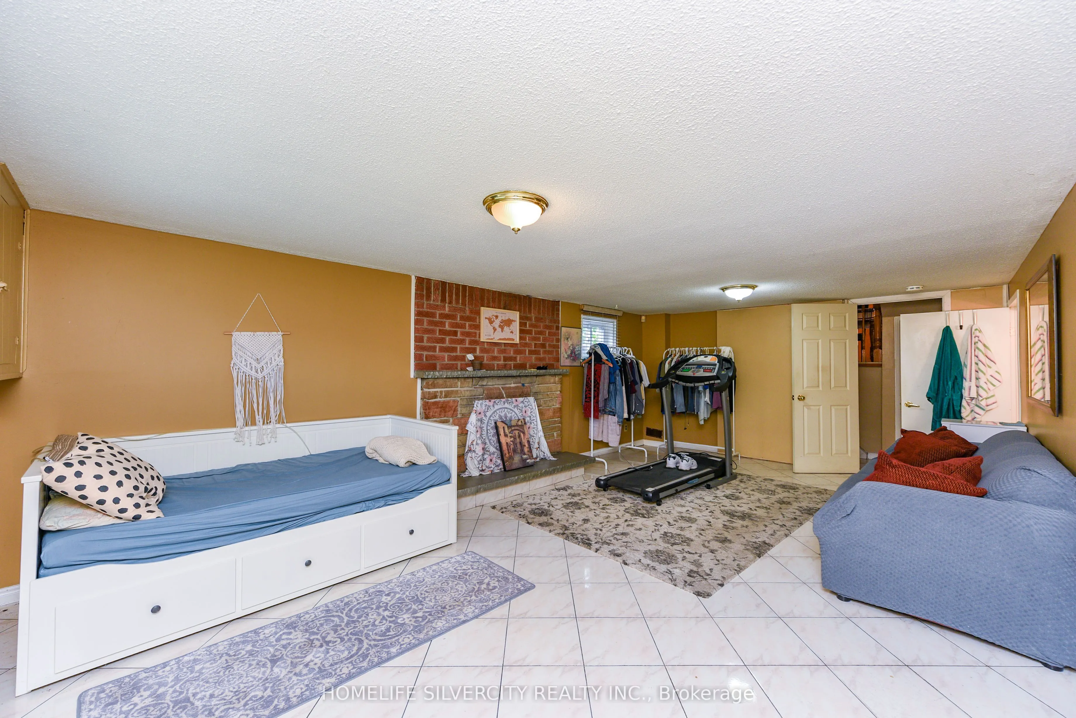 3350 Lehigh Crescent
