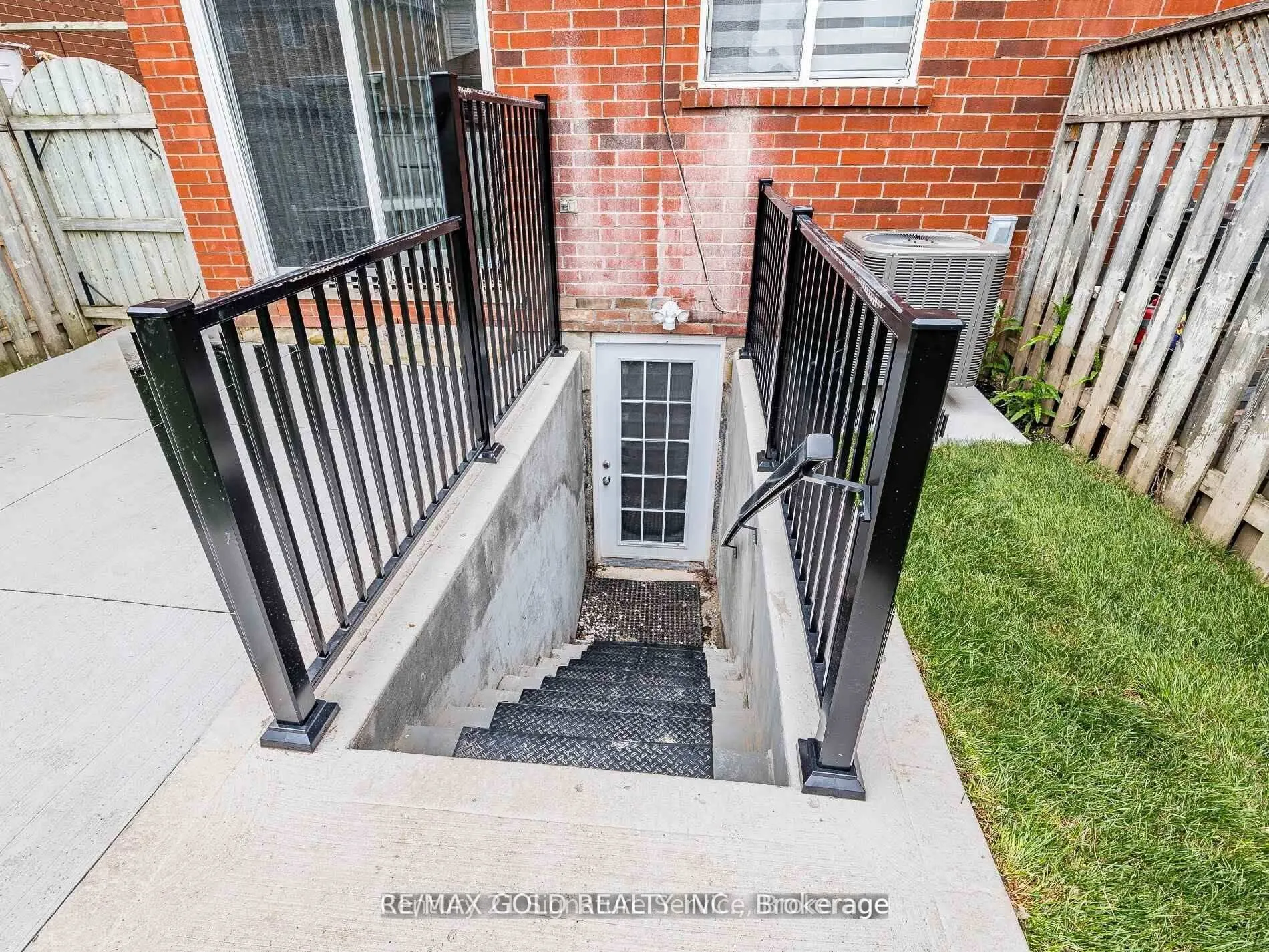 7 Dunlop Court, #Basement