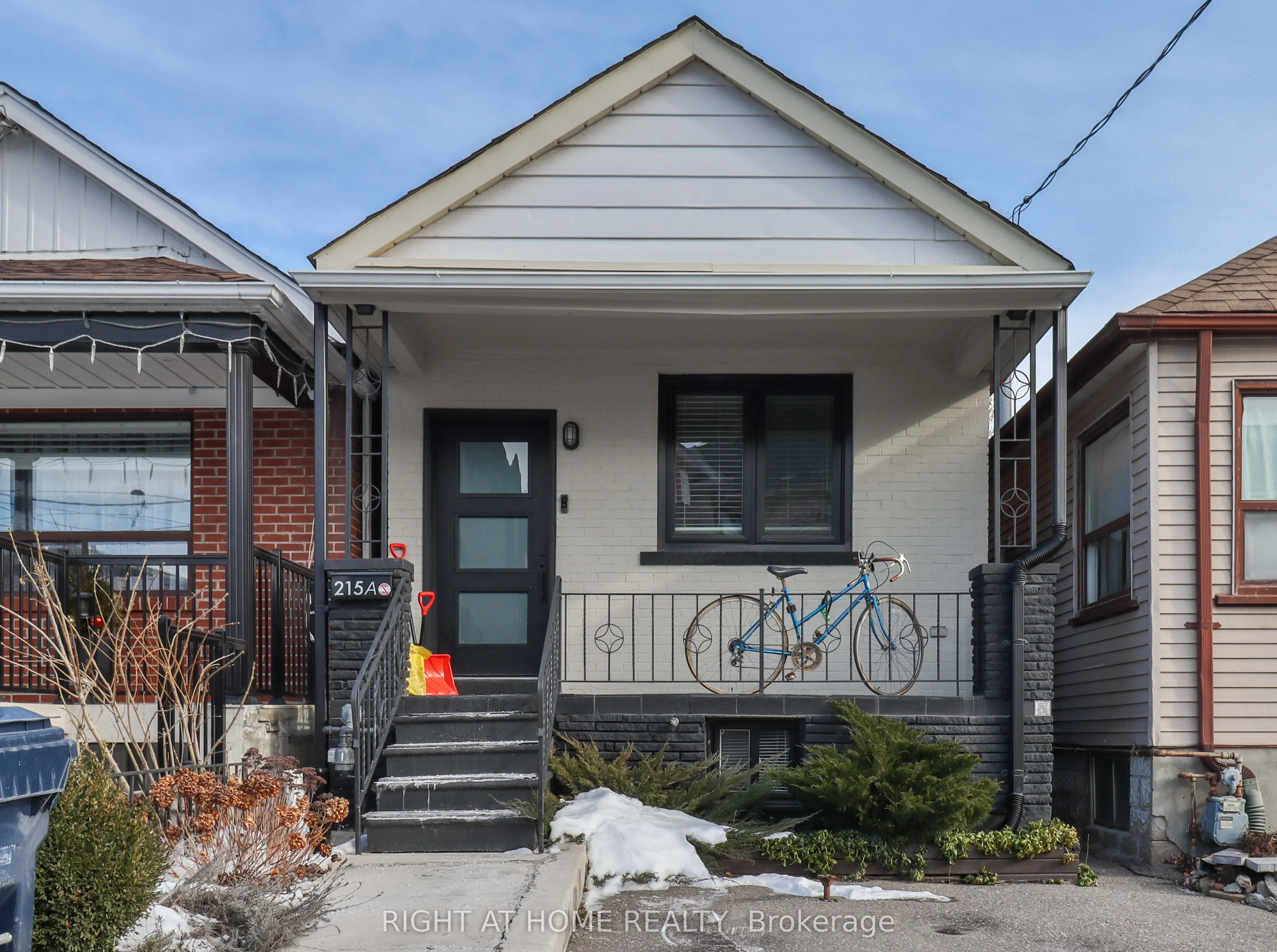 215A Chambers Avenue