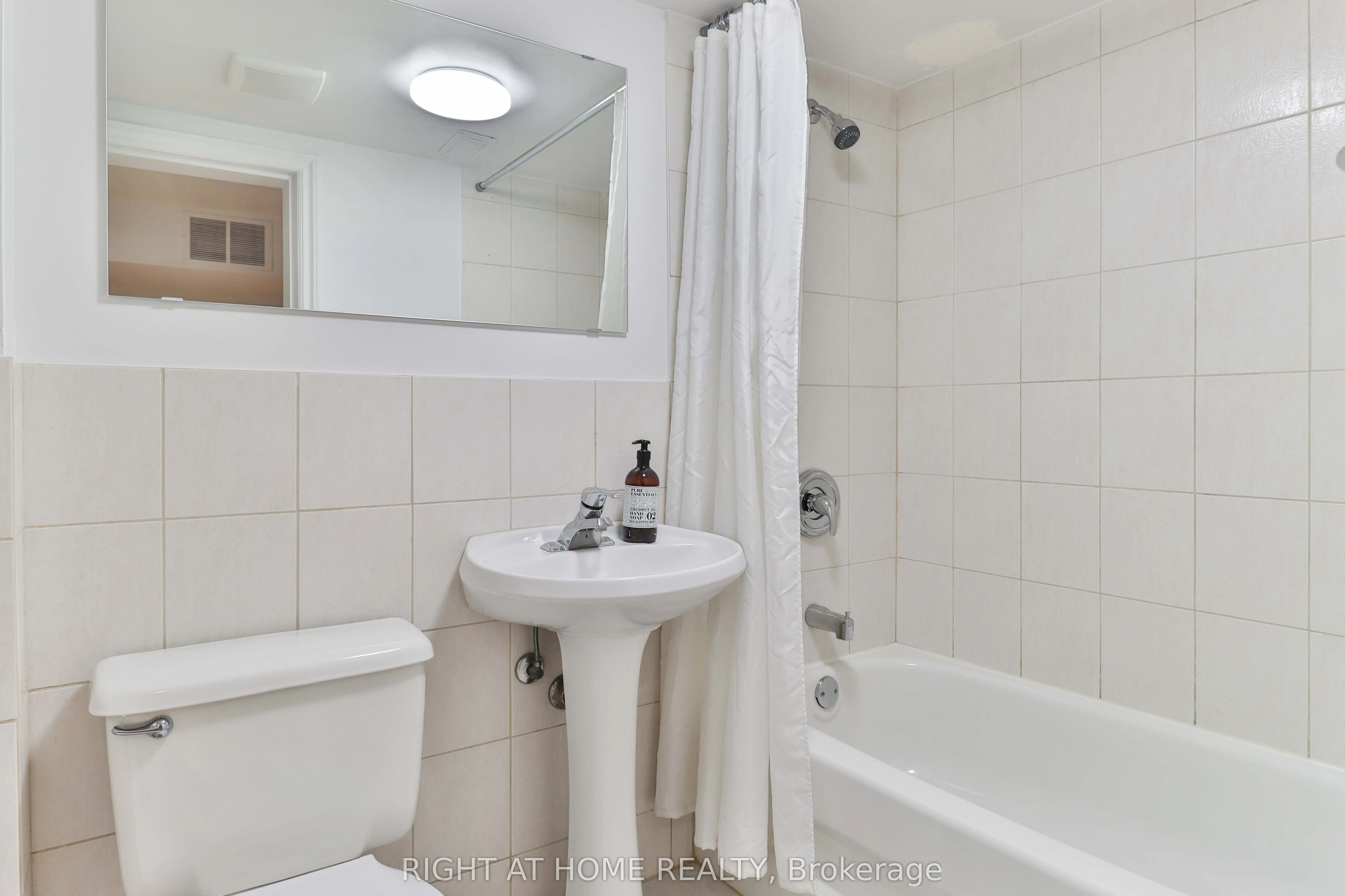 215A Chambers Avenue