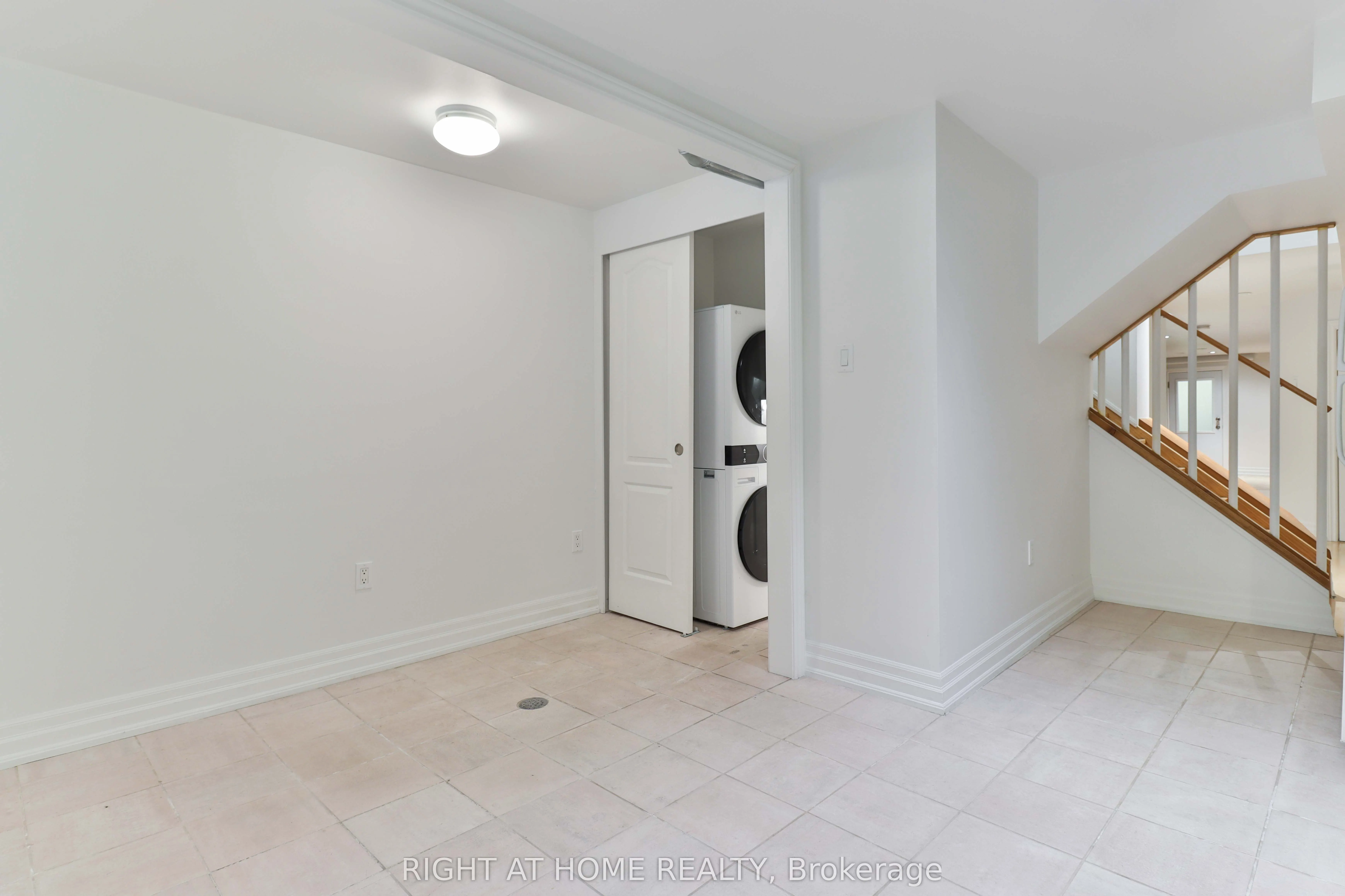 215A Chambers Avenue