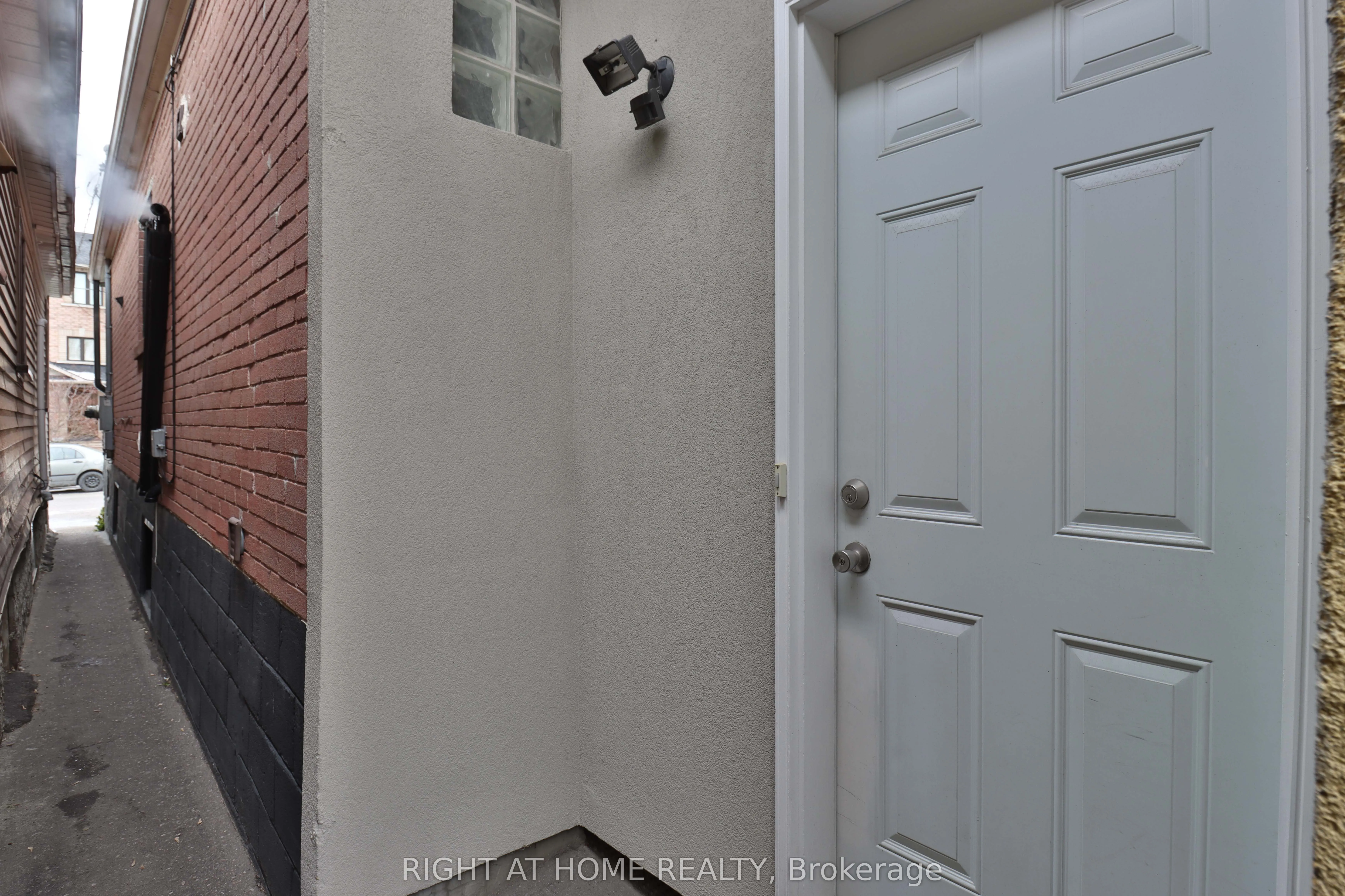 215A Chambers Avenue