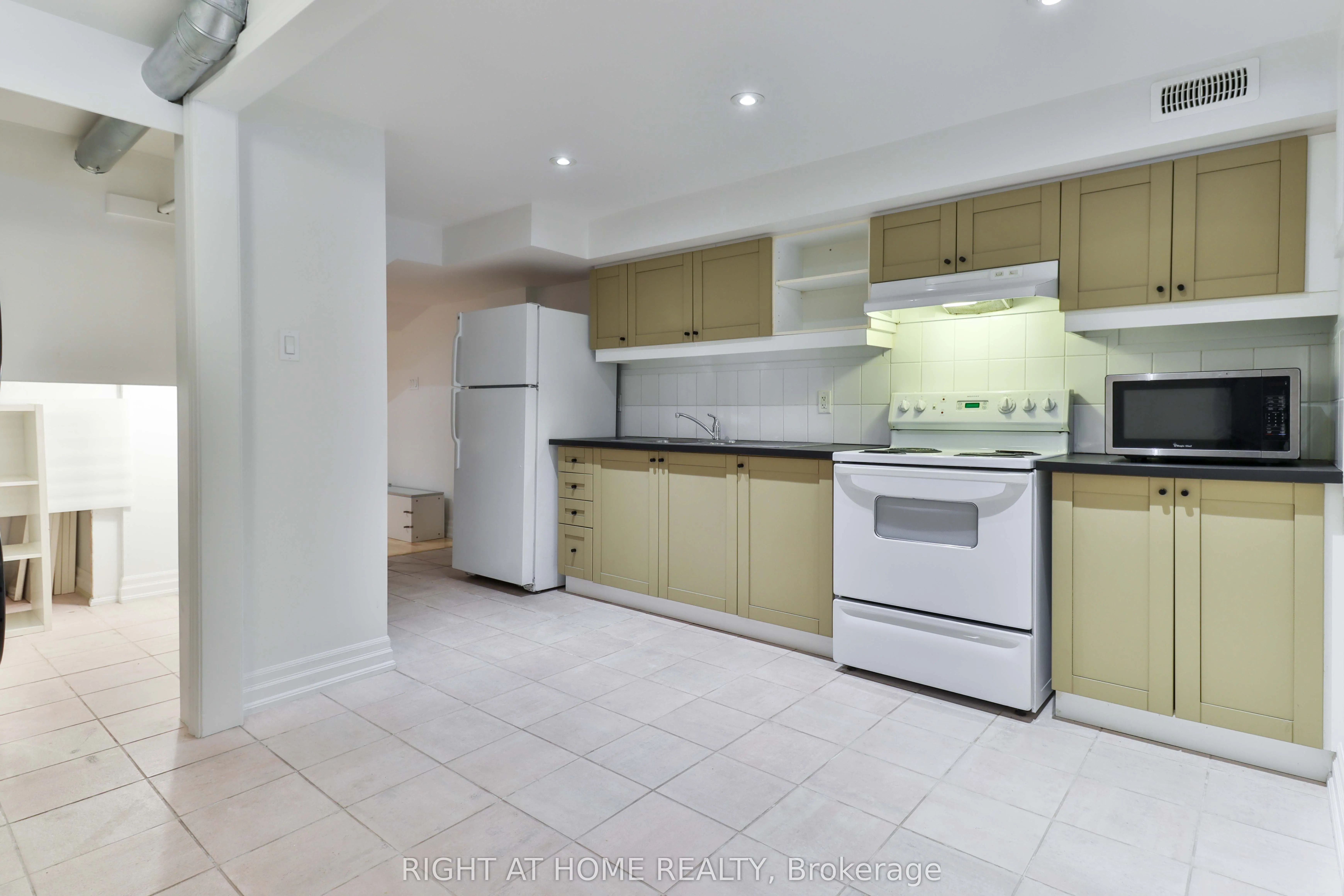 215A Chambers Avenue