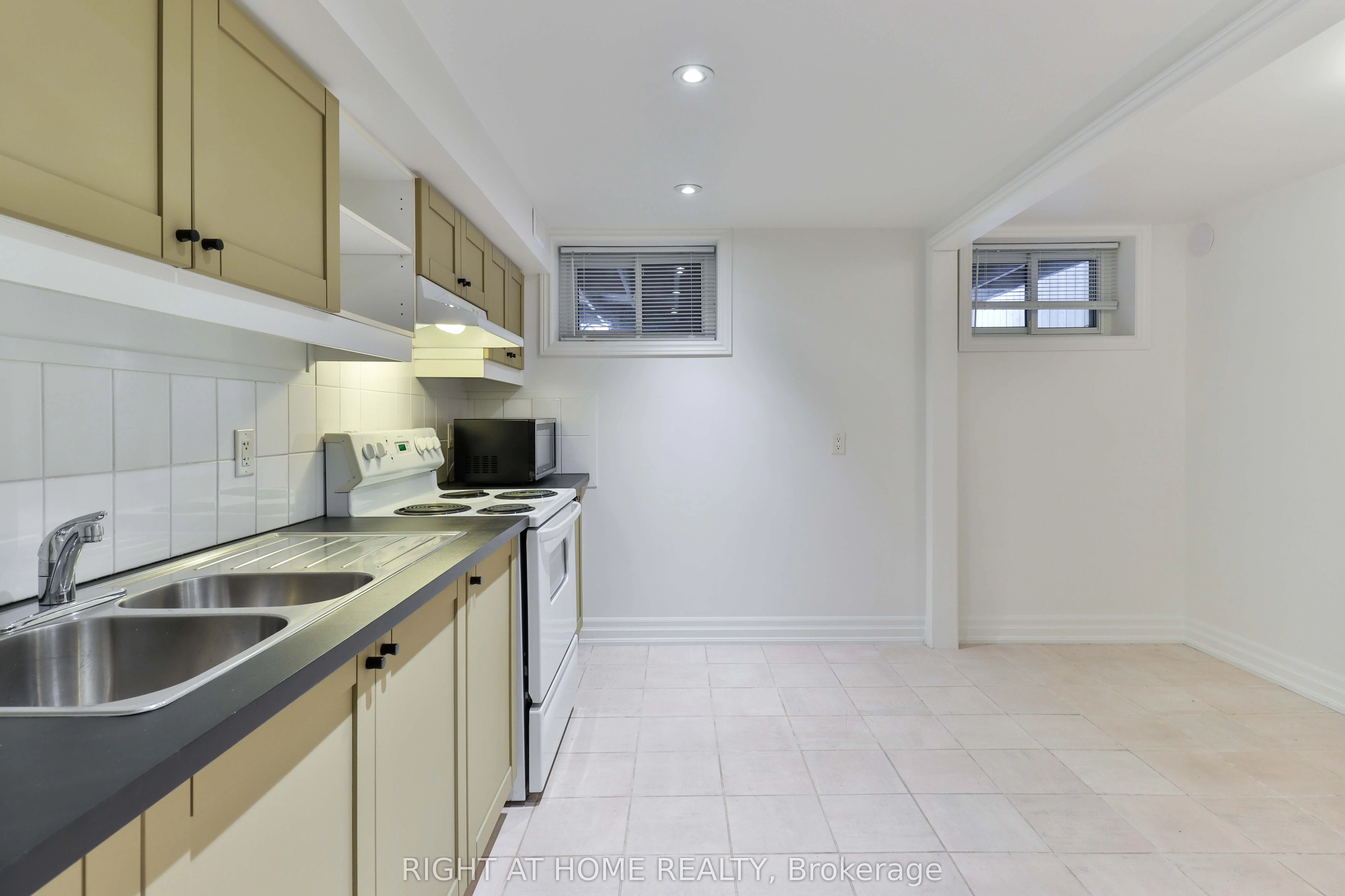 215A Chambers Avenue
