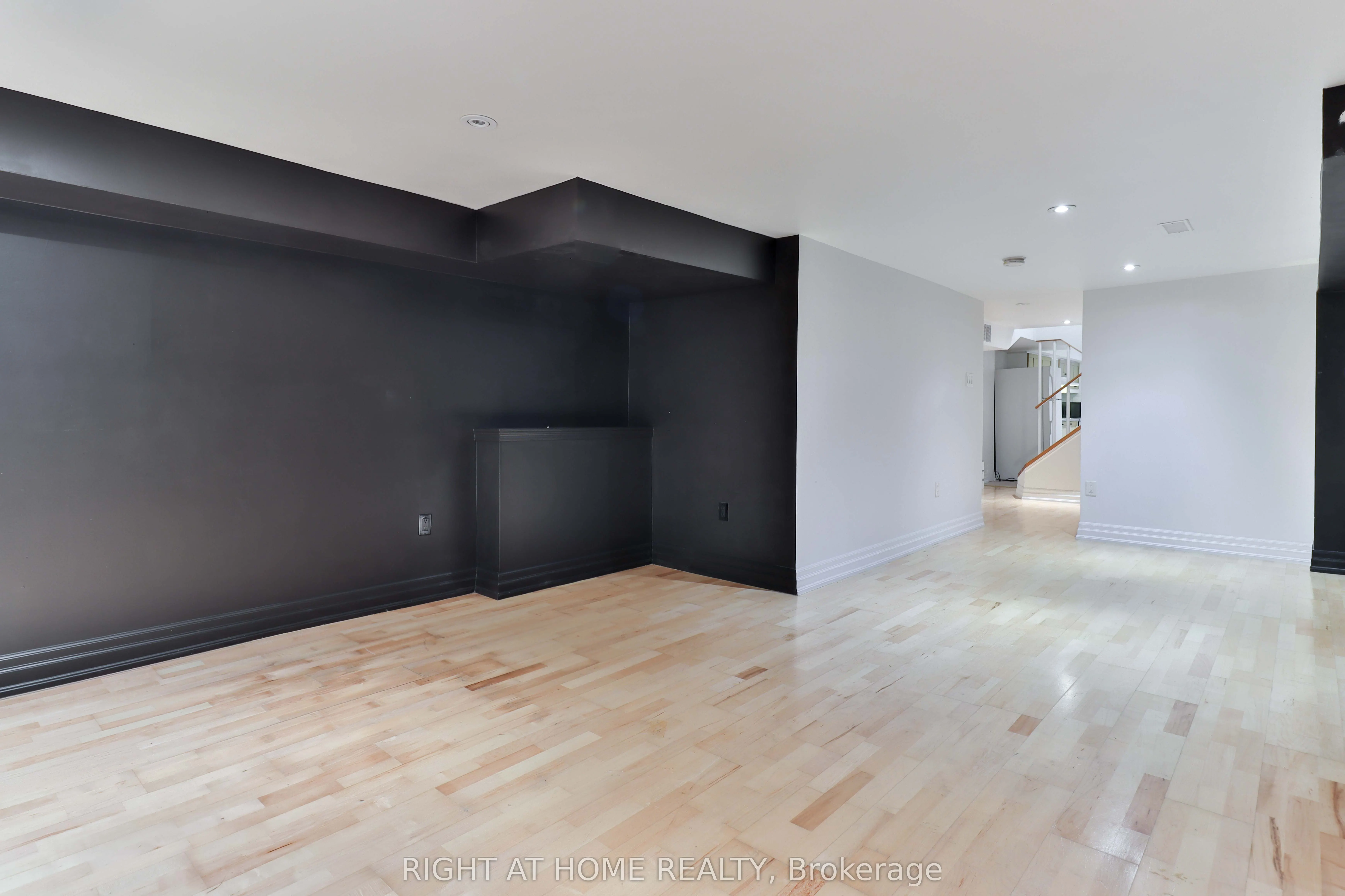215A Chambers Avenue