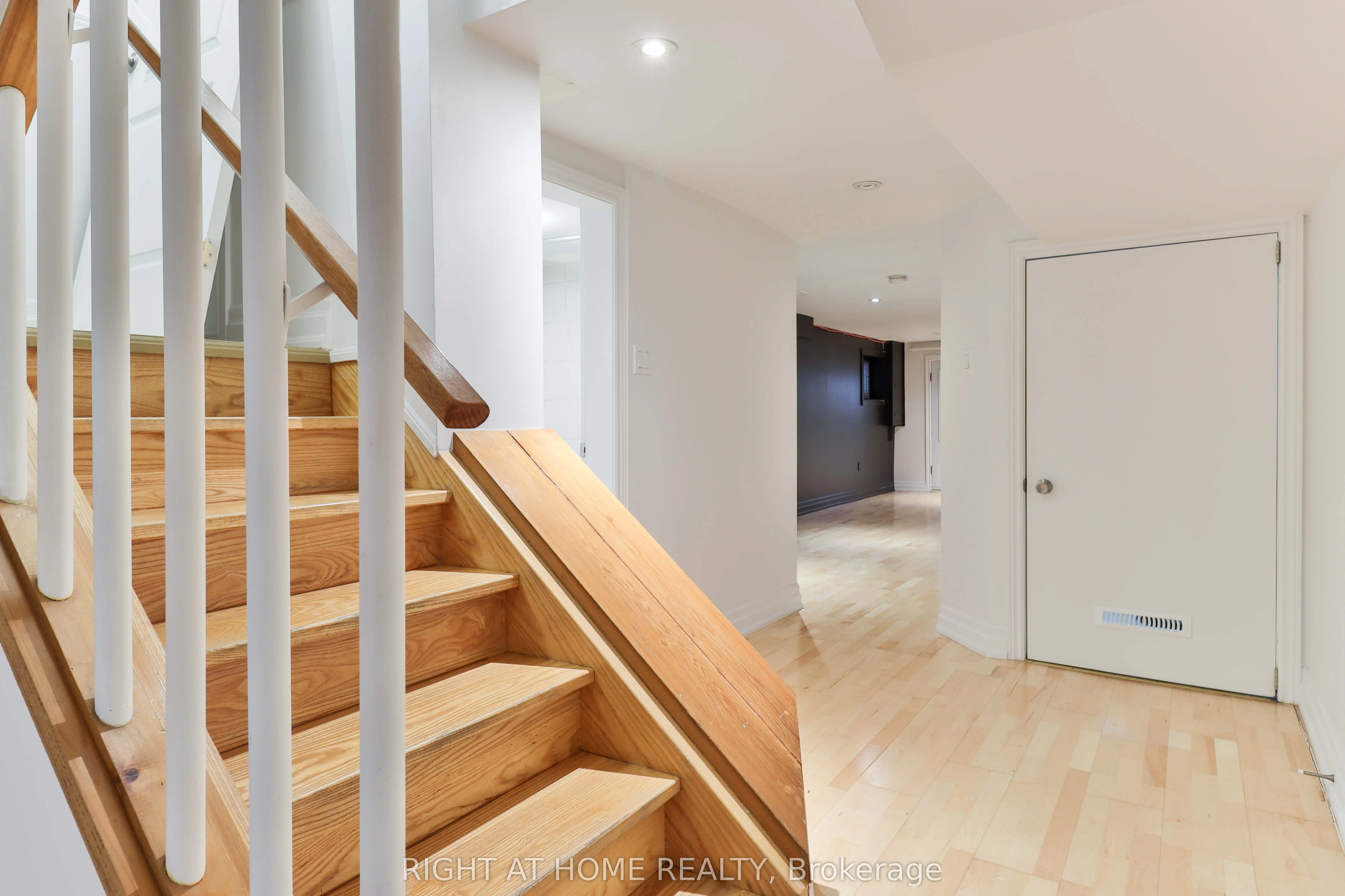 215A Chambers Avenue
